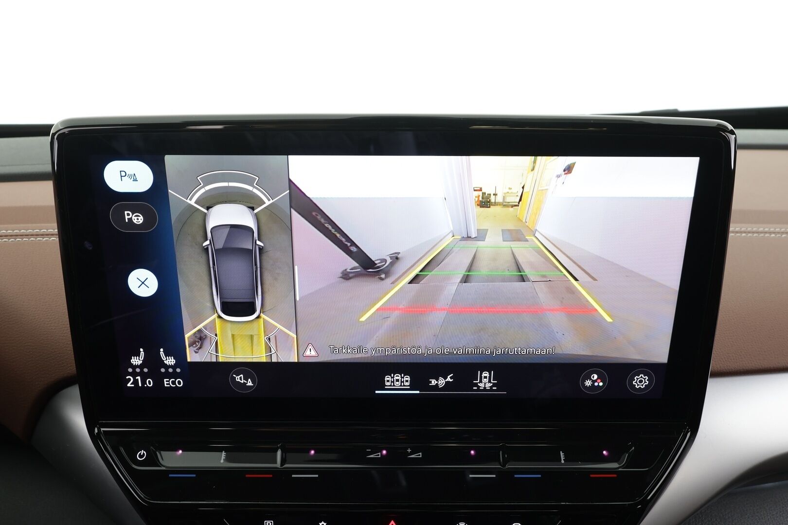 VOLKSWAGEN ID.5 2023 150kW Performance Style Plus * ACC / 360° / LED / Navi / Muistipenkit hieronnalla / ILP / Puolinahat / KeylessGo * - Kahdet renkaat aluvanteilla - HULLU BLACKWEEK KORKOTARJOUS 2,49%