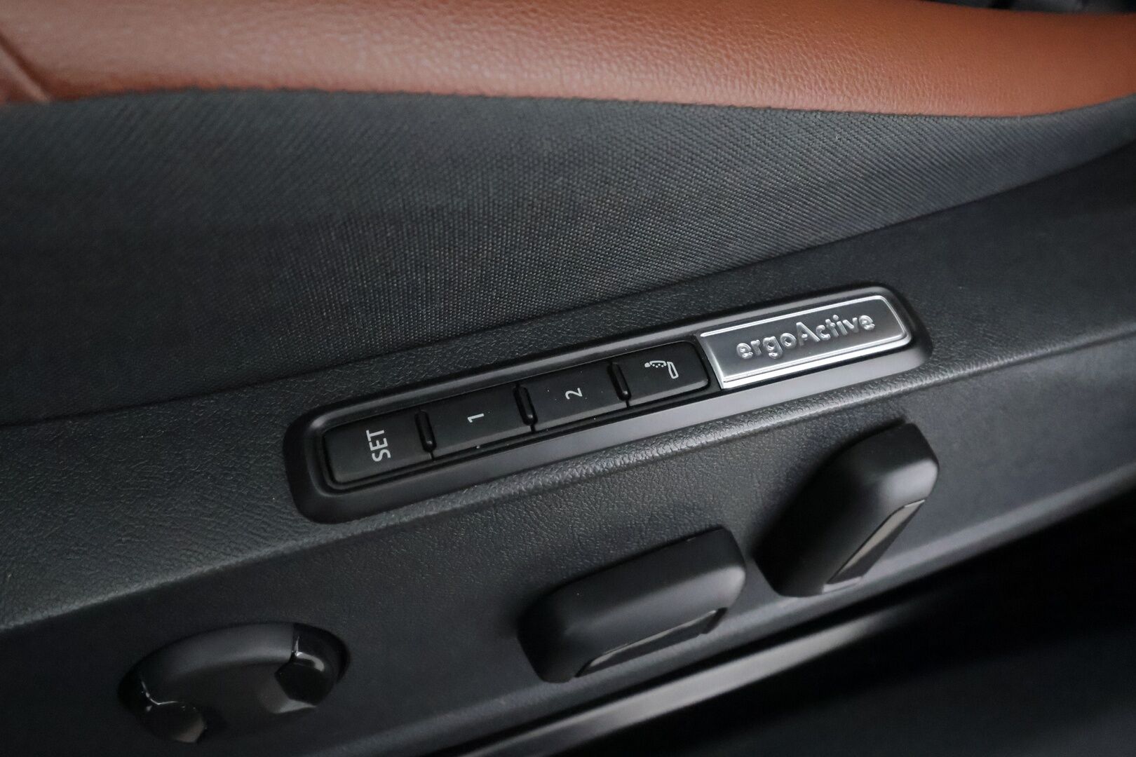 VOLKSWAGEN ID.5 2023 150kW Performance Style Plus * ACC / 360° / LED / Navi / Muistipenkit hieronnalla / ILP / Puolinahat / KeylessGo * - Kahdet renkaat aluvanteilla - HULLU BLACKWEEK KORKOTARJOUS 2,49%