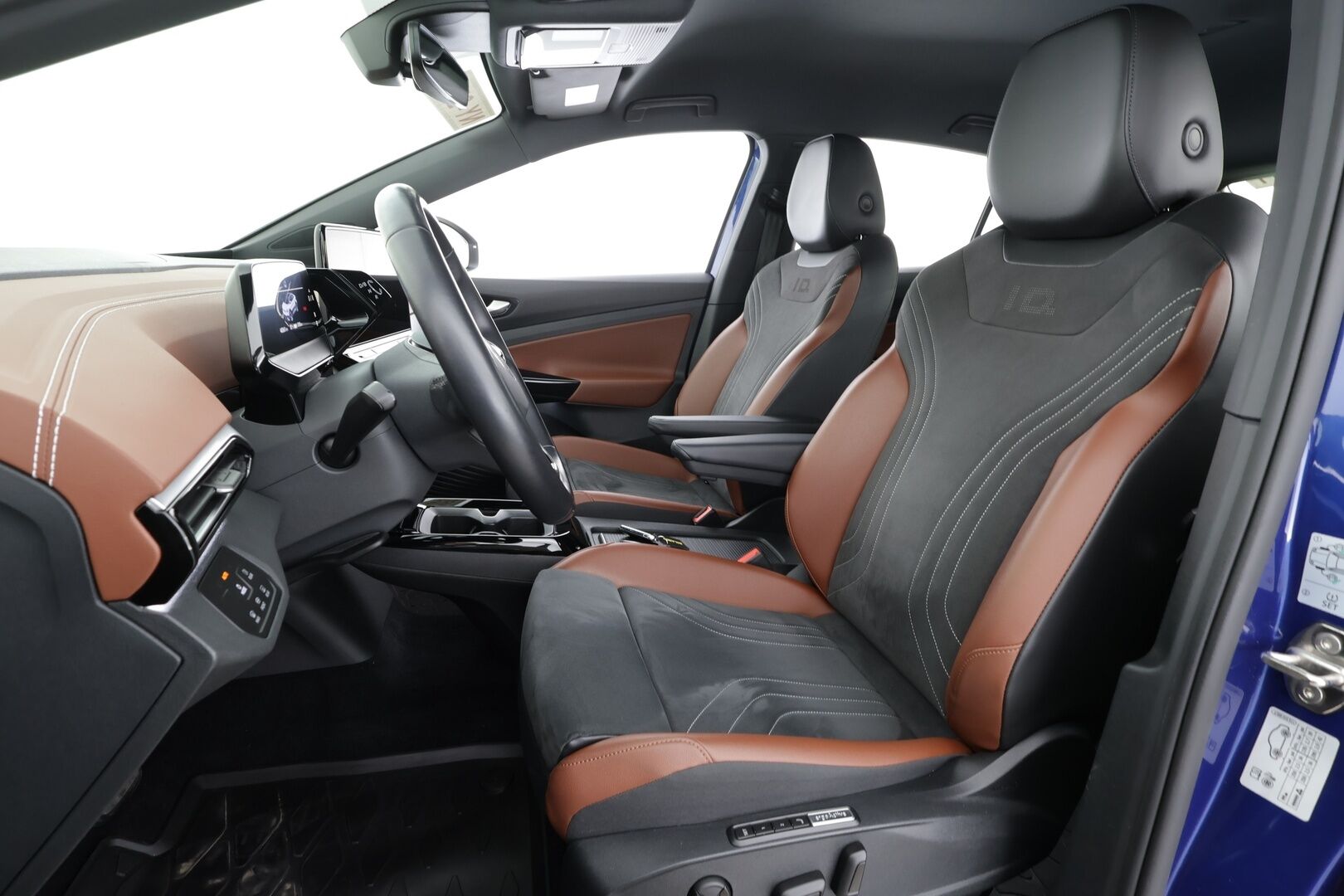 VOLKSWAGEN ID.5 2023 150kW Performance Style Plus * ACC / 360° / LED / Navi / Muistipenkit hieronnalla / ILP / Puolinahat / KeylessGo * - Kahdet renkaat aluvanteilla - HULLU BLACKWEEK KORKOTARJOUS 2,49%