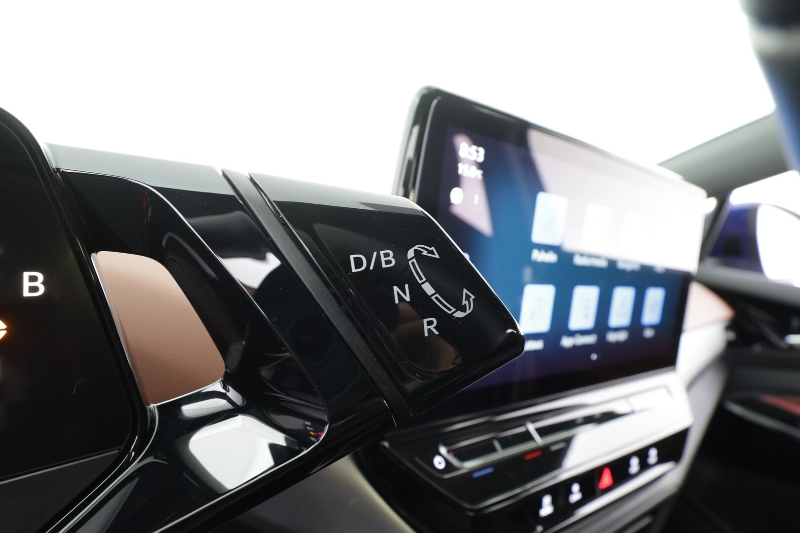 VOLKSWAGEN ID.5 2023 150kW Performance Style Plus * ACC / 360° / LED / Navi / Muistipenkit hieronnalla / ILP / Puolinahat / KeylessGo * - Kahdet renkaat aluvanteilla - HULLU BLACKWEEK KORKOTARJOUS 2,49%