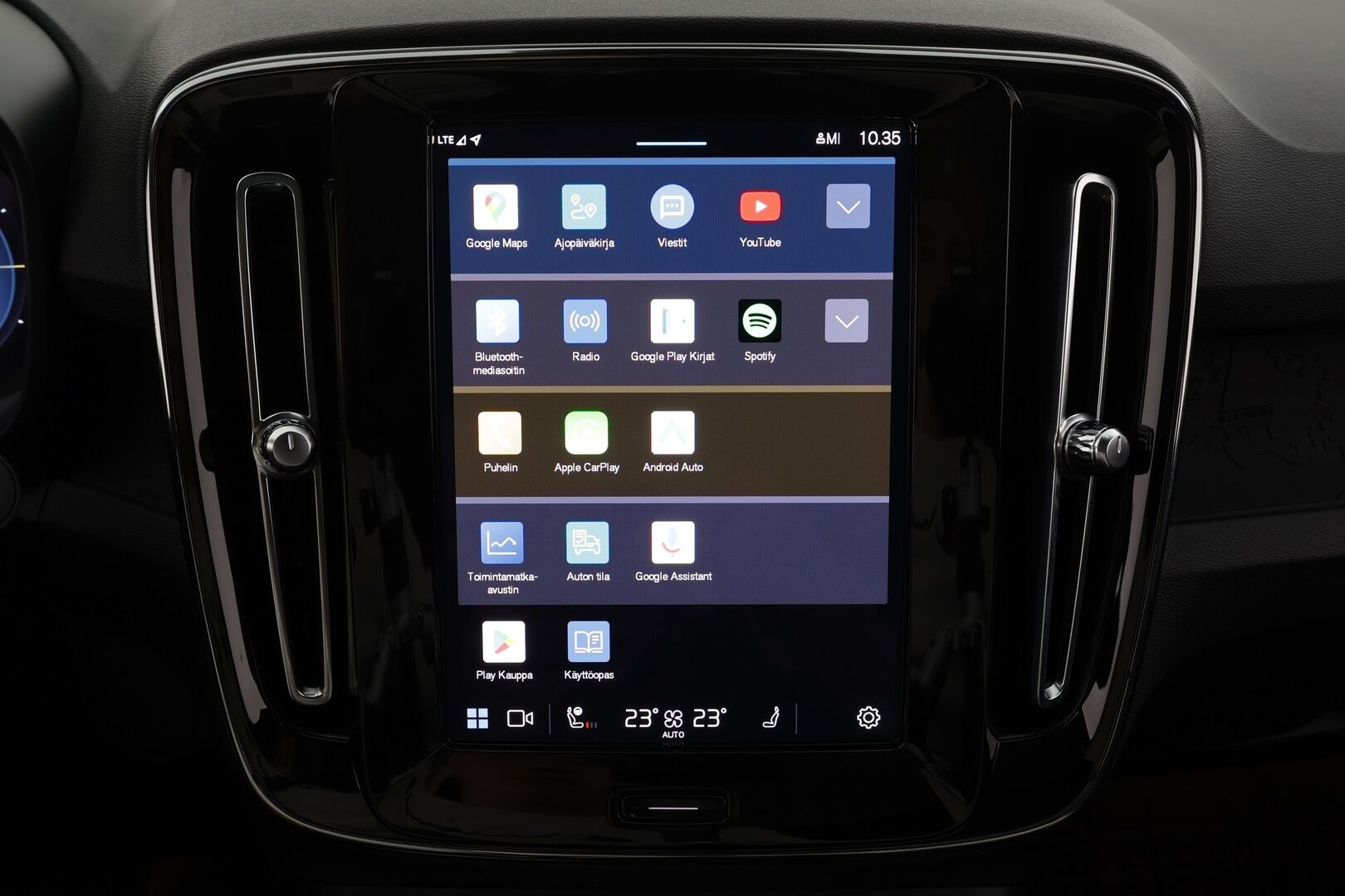 Volvo C40 2023 Recharge Single Motor Plus * ACC / P.kamera / ILP / Lasikatto / LED / Navi / Muistipenkki / BLIS / Sähköluukku / KeylessGo * - Akku kuntotarkastettu / Merkkihuollettu