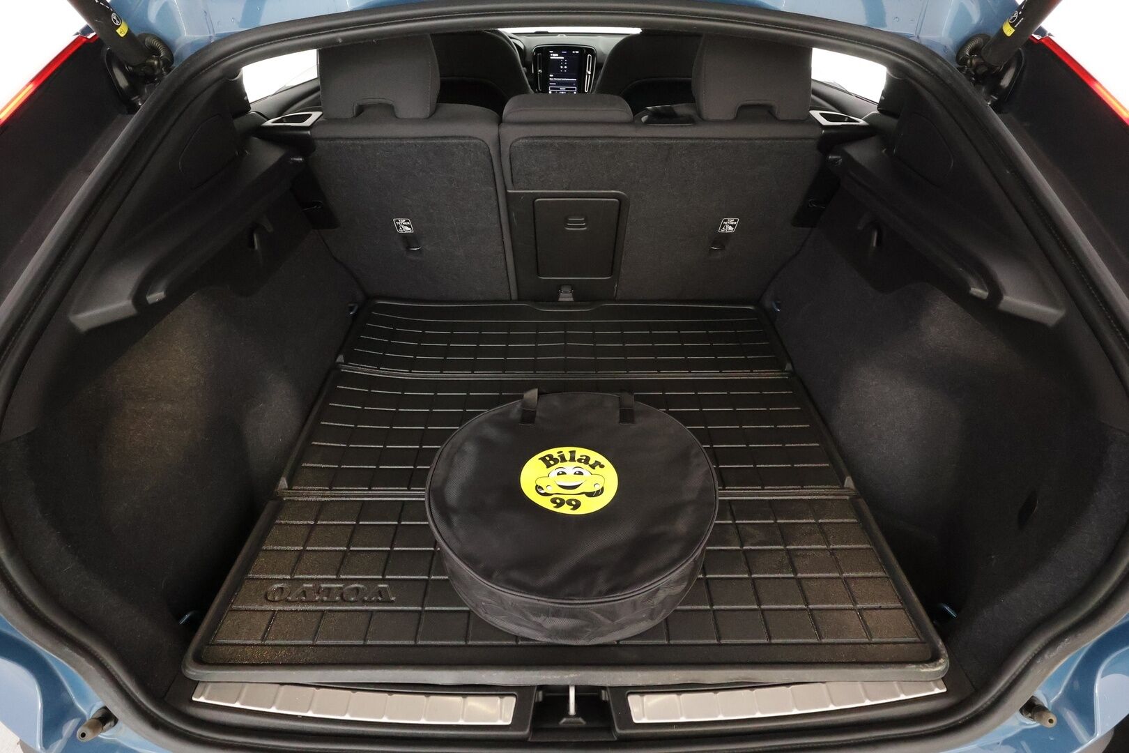 Volvo C40 2023 Recharge Single Motor Plus * ACC / P.kamera / ILP / Lasikatto / LED / Navi / Muistipenkki / BLIS / Sähköluukku / KeylessGo * - Merkkihuollettu - HULLU BLACKWEEK KORKOTARJOUS 2,49%