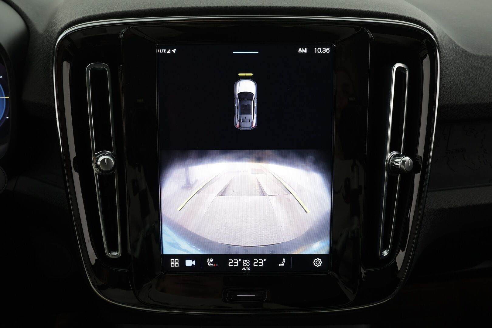 Volvo C40 2023 Recharge Single Motor Plus * ACC / P.kamera / ILP / Lasikatto / LED / Navi / Muistipenkki / BLIS / Sähköluukku / KeylessGo * - Akku kuntotarkastettu / Merkkihuollettu