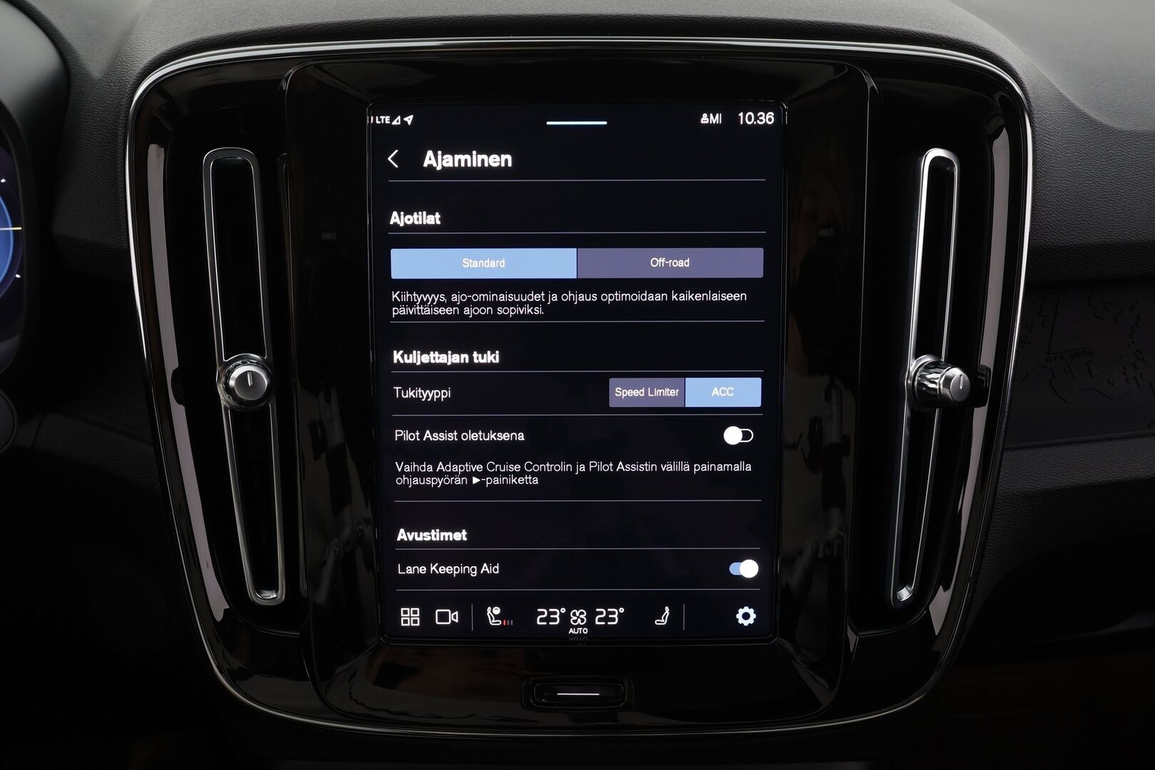 Volvo C40 2023 Recharge Single Motor Plus * ACC / P.kamera / ILP / Lasikatto / LED / Navi / Muistipenkki / BLIS / Sähköluukku / KeylessGo * - Akku kuntotarkastettu / Merkkihuollettu