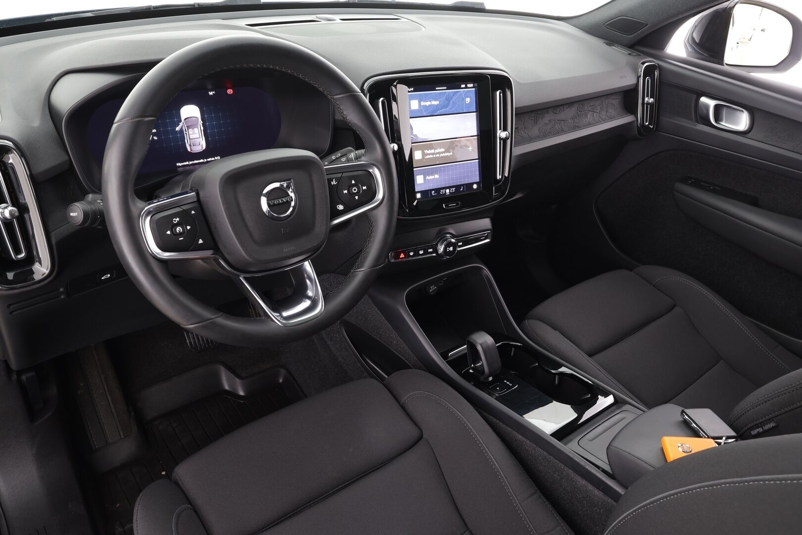 Volvo C40 2023 Recharge Single Motor Plus * ACC / P.kamera / ILP / Lasikatto / LED / Navi / Muistipenkki / BLIS / Sähköluukku / KeylessGo * - Merkkihuollettu - HULLU BLACKWEEK KORKOTARJOUS 2,49%