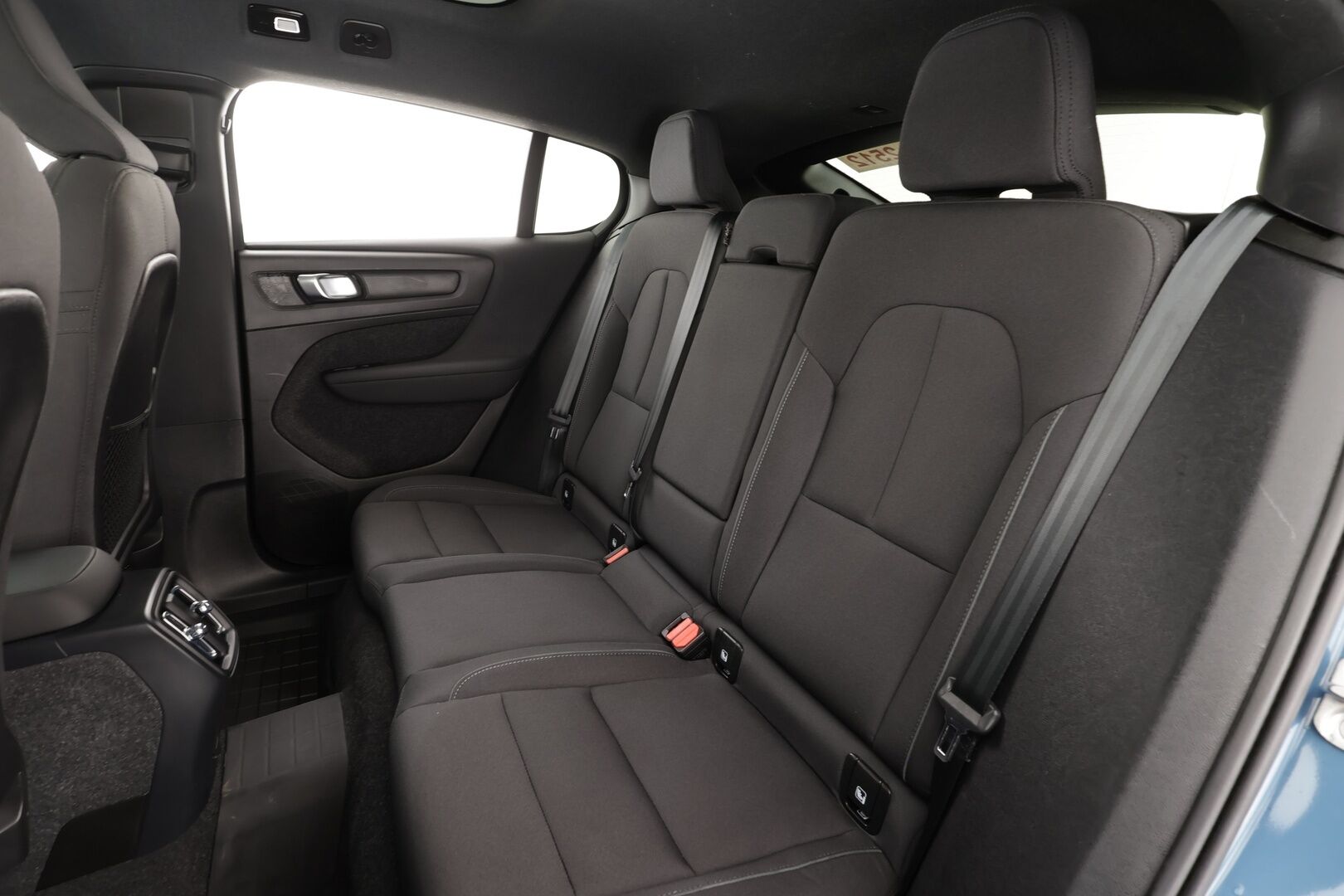 Volvo C40 2023 Recharge Single Motor Plus * ACC / P.kamera / ILP / Lasikatto / LED / Navi / Muistipenkki / BLIS / Sähköluukku / KeylessGo * - Akku kuntotarkastettu / Merkkihuollettu