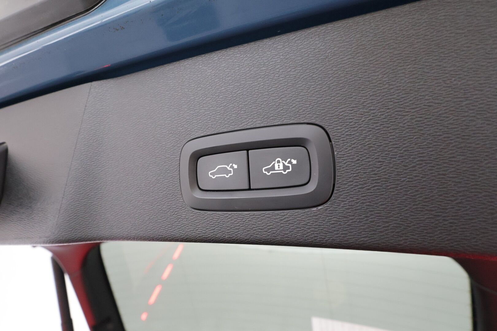 Volvo C40 2023 Recharge Single Motor Plus * ACC / P.kamera / ILP / Lasikatto / LED / Navi / Muistipenkki / BLIS / Sähköluukku / KeylessGo * - Merkkihuollettu - HULLU BLACKWEEK KORKOTARJOUS 2,49%