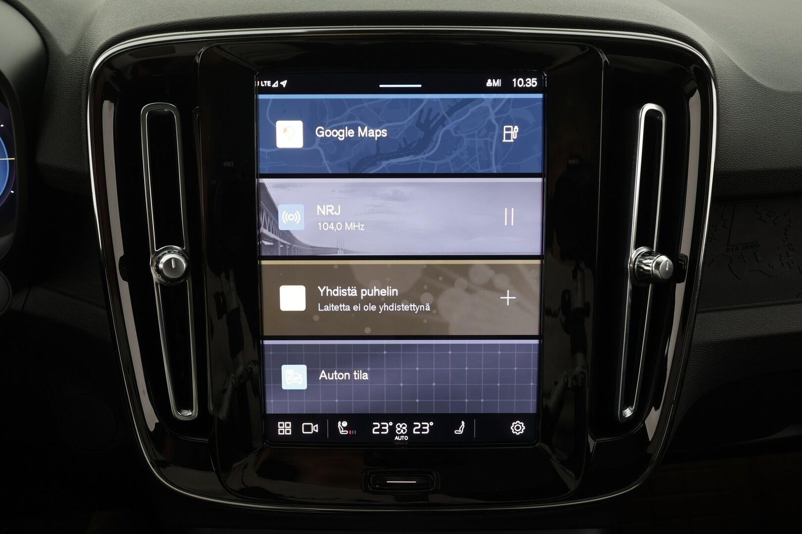 Volvo C40 2023 Recharge Single Motor Plus * ACC / P.kamera / ILP / Lasikatto / LED / Navi / Muistipenkki / BLIS / Sähköluukku / KeylessGo * - Merkkihuollettu - HULLU BLACKWEEK KORKOTARJOUS 2,49%