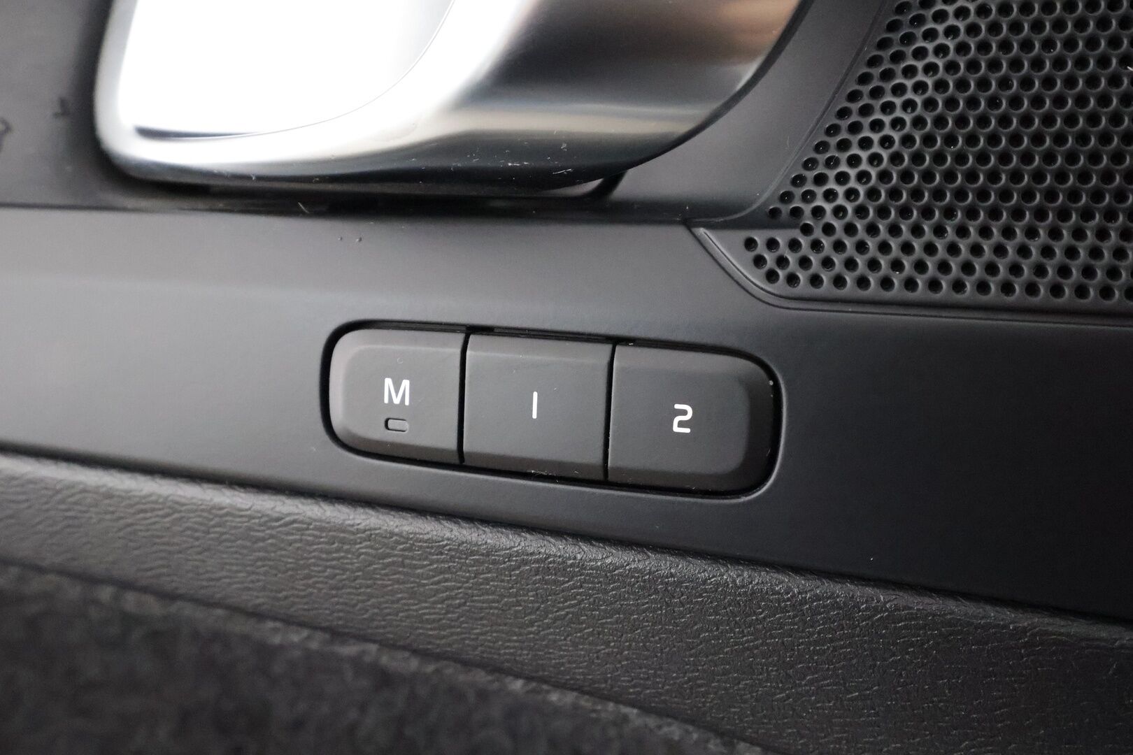 Volvo C40 2023 Recharge Single Motor Plus * ACC / P.kamera / ILP / Lasikatto / LED / Navi / Muistipenkki / BLIS / Sähköluukku / KeylessGo * - Akku kuntotarkastettu / Merkkihuollettu