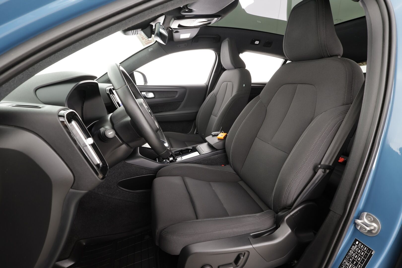 Volvo C40 2023 Recharge Single Motor Plus * ACC / P.kamera / ILP / Lasikatto / LED / Navi / Muistipenkki / BLIS / Sähköluukku / KeylessGo * - Akku kuntotarkastettu / Merkkihuollettu