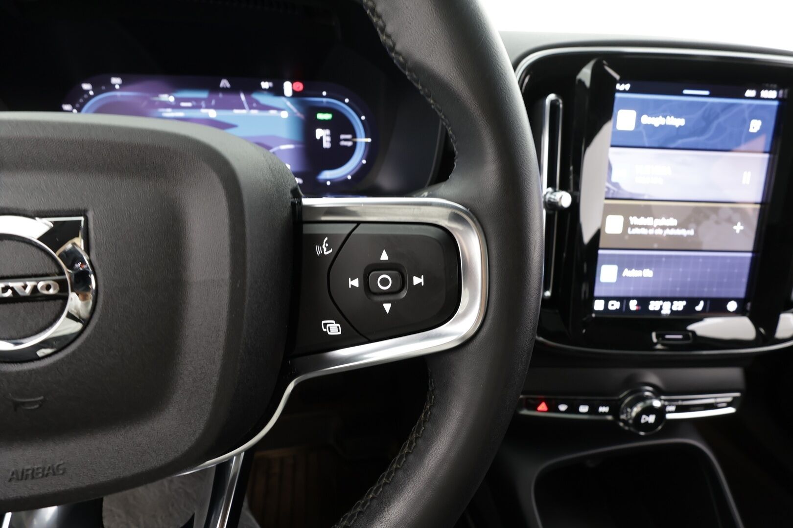 Volvo C40 2023 Recharge Single Motor Plus * ACC / P.kamera / ILP / Lasikatto / LED / Navi / Muistipenkki / BLIS / Sähköluukku / KeylessGo * - Akku kuntotarkastettu / Merkkihuollettu