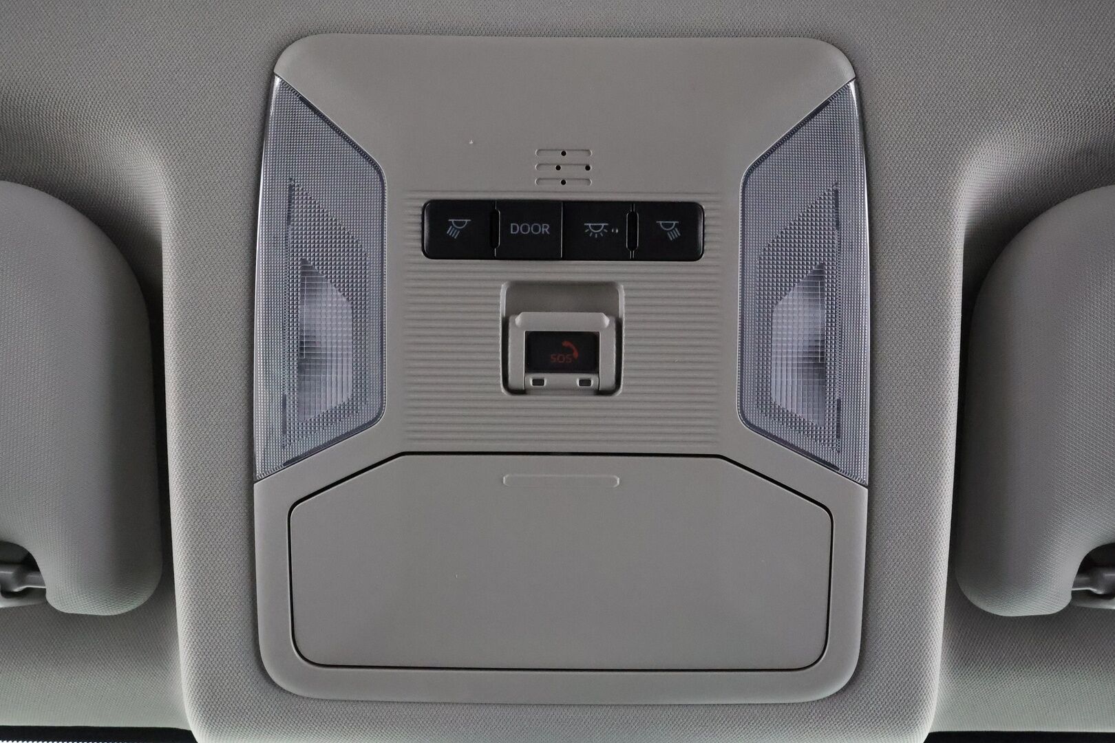 TOYOTA RAV4 2022 2,5 Hybrid AWD-i Active * ACC / P.kamera / LED / Kaistavahti / Apple&Android * - 2x renkaat aluvanteilla ja uudehkot nastat talveksi / Kaukovaloautomatiikka / Kaistavahti