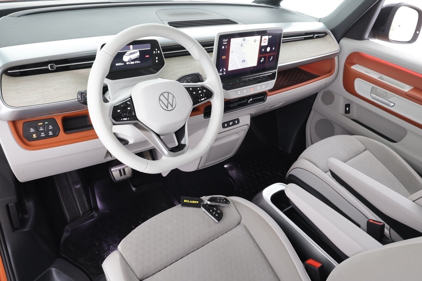 VOLKSWAGEN ID. BUZZ 2023 Pro * Sähkötoimiset liukuovet / ACC / P.kamera / IQ.Light / Muistipenkit hieronnalla / Koukku / Navi / KeylessGo * - Akku kuntotarkastettu / Kahdet renkaat aluvanteilla / Merkkihuollettu