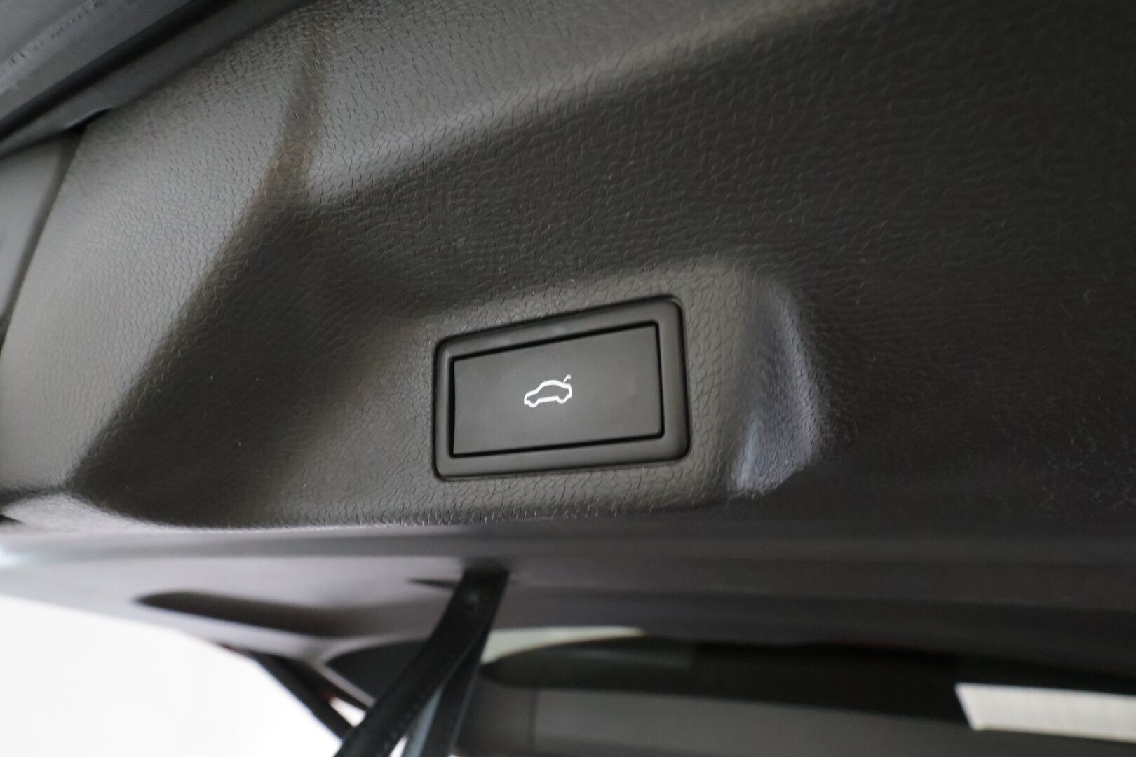 VOLKSWAGEN ID. BUZZ 2023 Pro * Sähkötoimiset liukuovet / ACC / P.kamera / IQ.Light / Muistipenkit hieronnalla / Koukku / Navi / KeylessGo * - Akku kuntotarkastettu / Kahdet renkaat aluvanteilla / Merkkihuollettu - HULLUT AVAJAISHULINAT KORKOTARJOUS 3,29 %