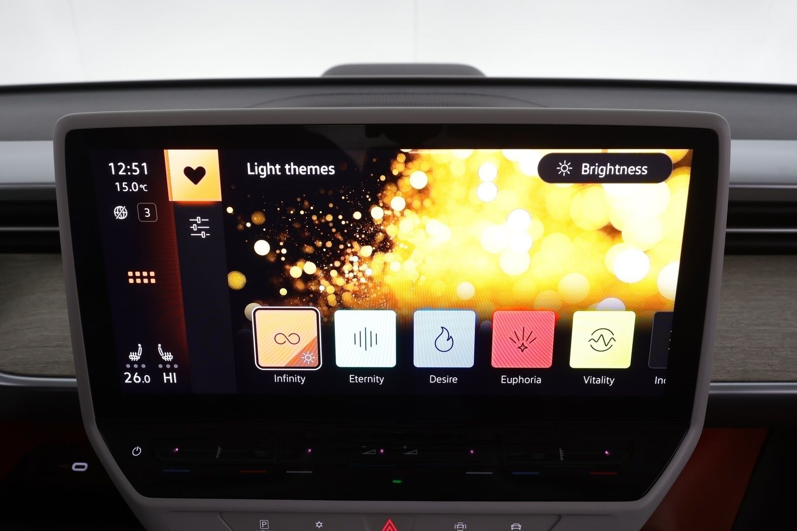 VOLKSWAGEN ID. BUZZ 2023 Pro * Sähkötoimiset liukuovet / ACC / P.kamera / IQ.Light / Muistipenkit hieronnalla / Koukku / Navi / KeylessGo * - Akku kuntotarkastettu / Kahdet renkaat aluvanteilla / Merkkihuollettu
