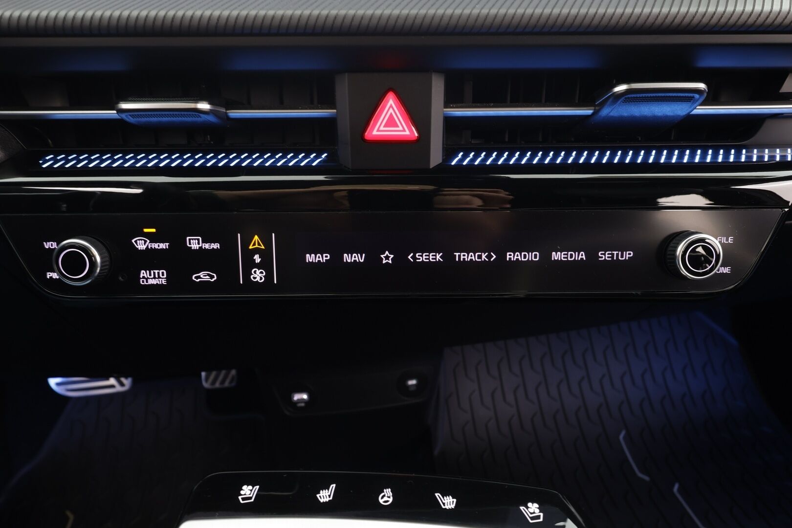 KIA EV6 2022 GT-Line AWD * ACC / 360° / Adapt.LED / Navi / Muistipenkki / Koukku / ILP / Meridian / HUD / Ilmastoidut penkit * - ALV / SoH 97.9% / Merkkihuollettu / SUPER VARUSTEET!