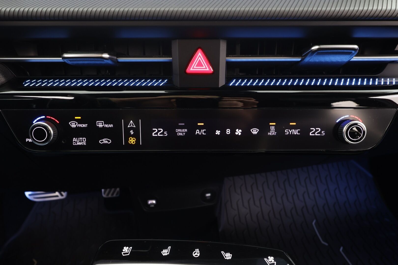 KIA EV6 2022 GT-Line AWD * ACC / 360° / Adapt.LED / Navi / Muistipenkki / Koukku / ILP / Meridian / HUD / Ilmastoidut penkit * - Merkkihuollettu - HULLUT BLACKWEEK JATKOT - KORKOTARJOUS 2,49%