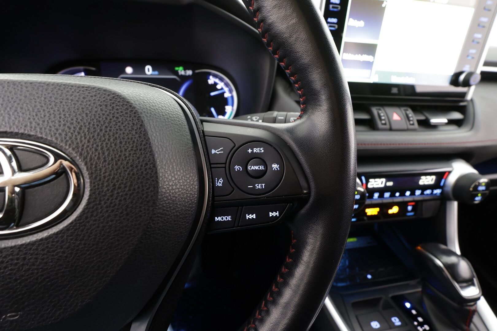 TOYOTA RAV4 PLUG-IN 2020 2.5 Hybrid AWD-i Premium * ACC / HUD / 360° / Muistipenkki / Ilmastoidut nahat / JBL / Koukku / LED / Navi / KeylessGo * - Kahdet renkaat aluvanteilla / Merkkihuollettu / Huippuvarusteet