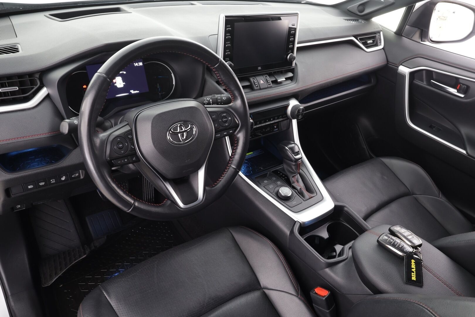 TOYOTA RAV4 PLUG-IN 2020 2.5 Hybrid AWD-i Premium * ACC / HUD / 360° / Muistipenkki / Ilmastoidut nahat / JBL / Koukku / LED / Navi / KeylessGo * - Kahdet renkaat aluvanteilla / Merkkihuollettu / Huippuvarusteet