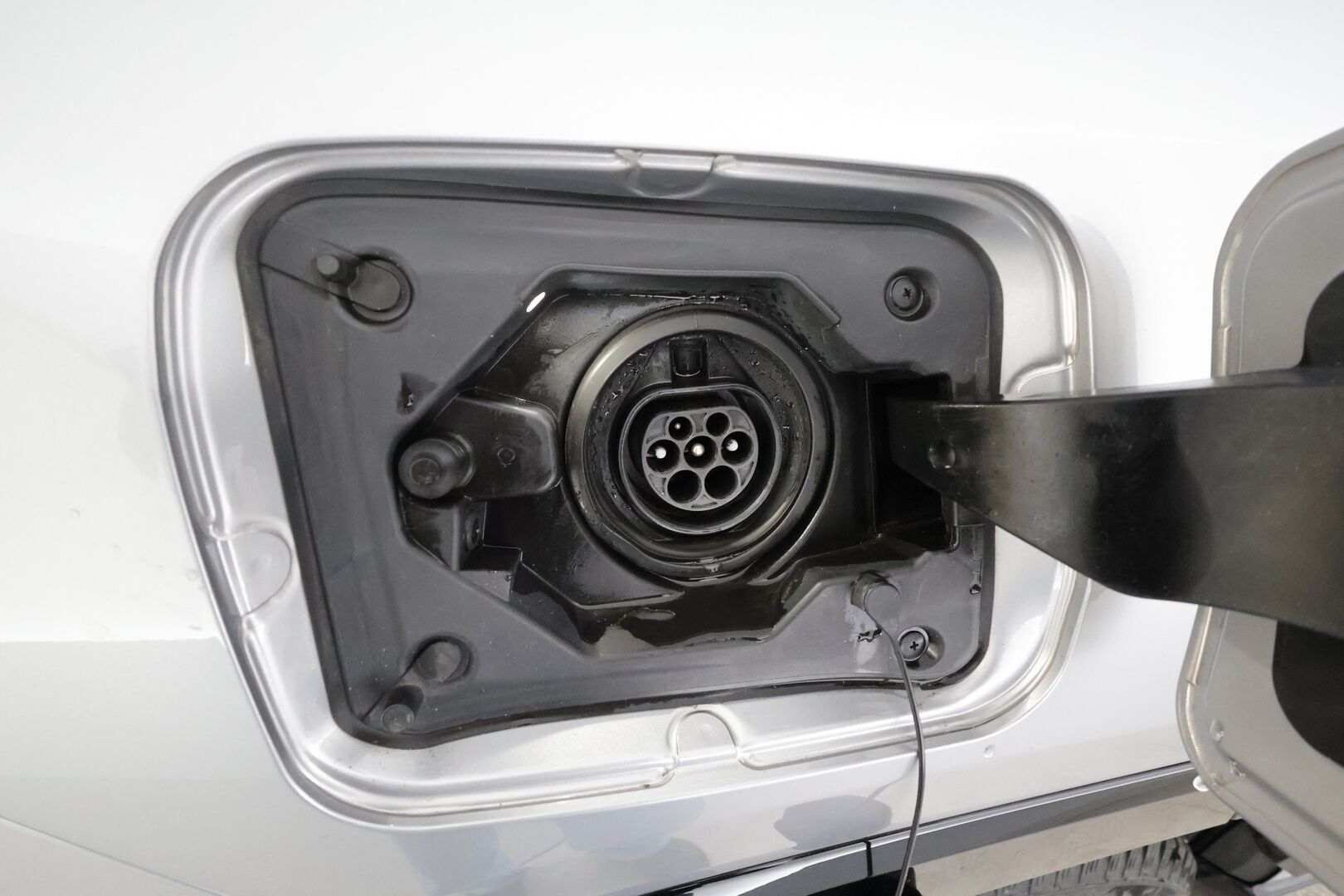 TOYOTA RAV4 PLUG-IN 2020 2.5 Hybrid AWD-i Premium * ACC / HUD / 360° / Muistipenkki / Ilmastoidut nahat / JBL / Koukku / LED / Navi / KeylessGo * - Kahdet renkaat aluvanteilla / Merkkihuollettu / Huippuvarusteet