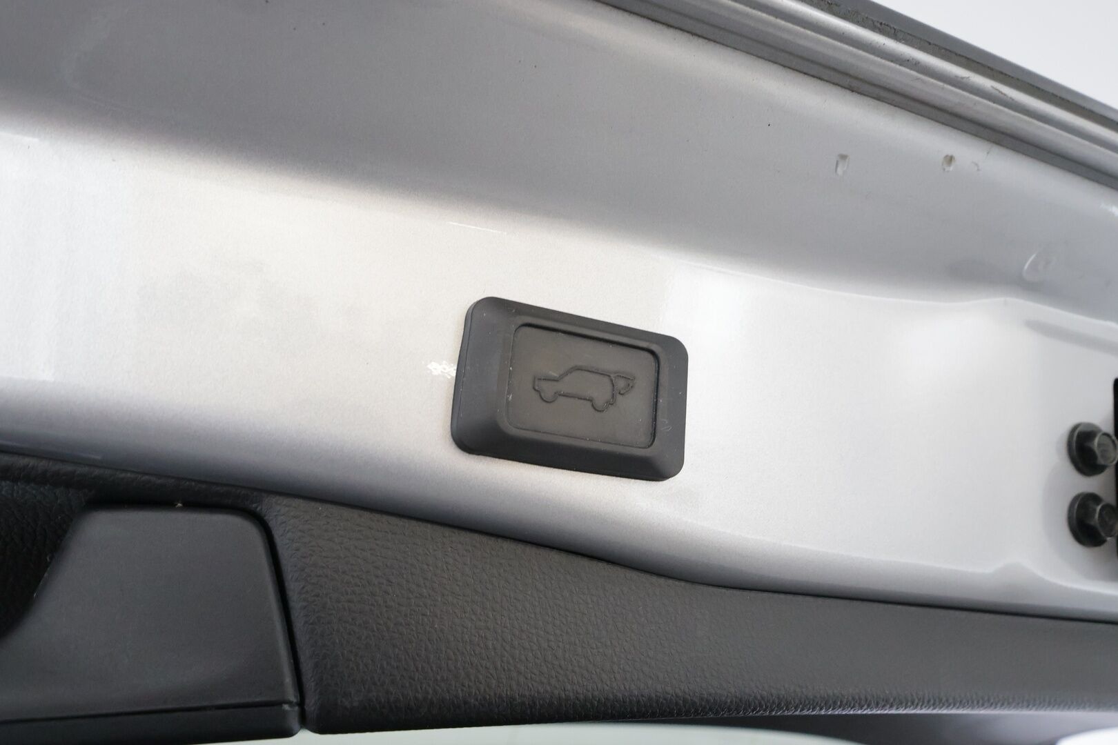 TOYOTA RAV4 PLUG-IN 2020 2.5 Hybrid AWD-i Premium * ACC / HUD / 360° / Muistipenkki / Ilmastoidut nahat / JBL / Koukku / LED / Navi / KeylessGo * - Kahdet renkaat aluvanteilla / Merkkihuollettu / Huippuvarusteet