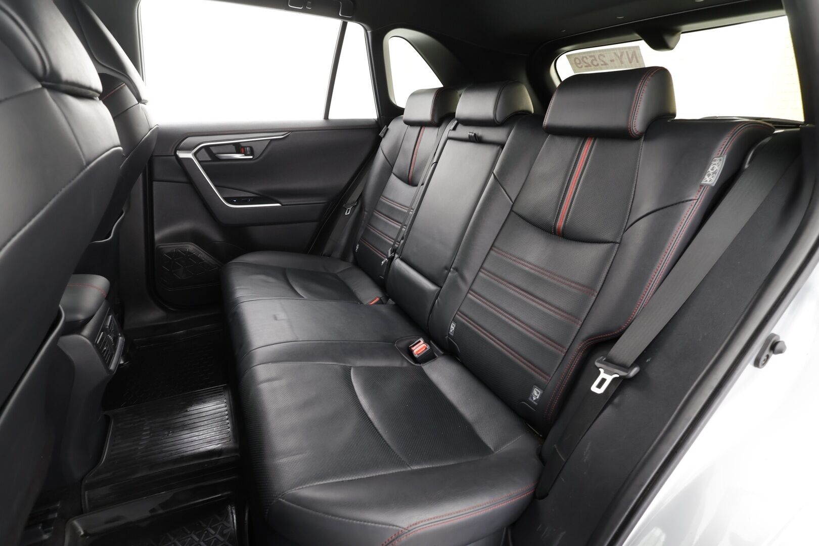 TOYOTA RAV4 PLUG-IN 2020 2.5 Hybrid AWD-i Premium * ACC / HUD / 360° / Muistipenkki / Ilmastoidut nahat / JBL / Koukku / LED / Navi / KeylessGo * - Kahdet renkaat aluvanteilla / Merkkihuollettu / Huippuvarusteet