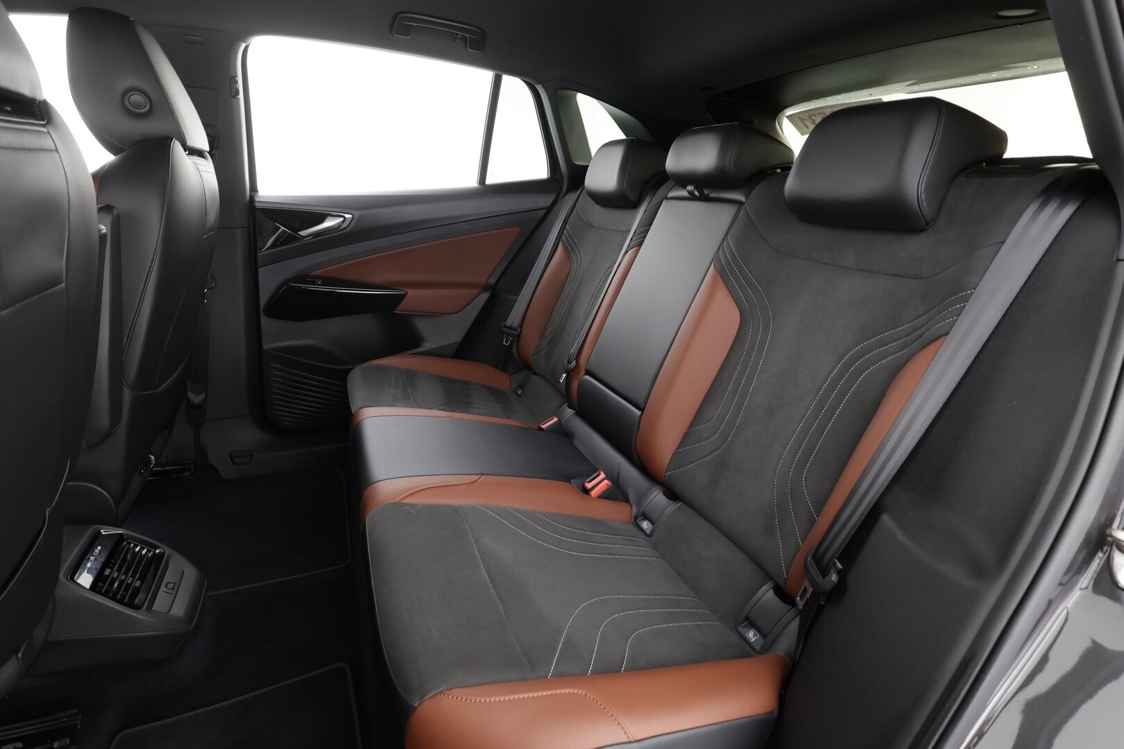 VOLKSWAGEN ID.4 2022 Pro Performance 150 kW *ILP / Koukku / ACC / Matrix-LED / P.kamera / Hierovat Sportpenkit Muistilla* - Akku kuntotarkastettu SoH 98%! / Merkkihuollot