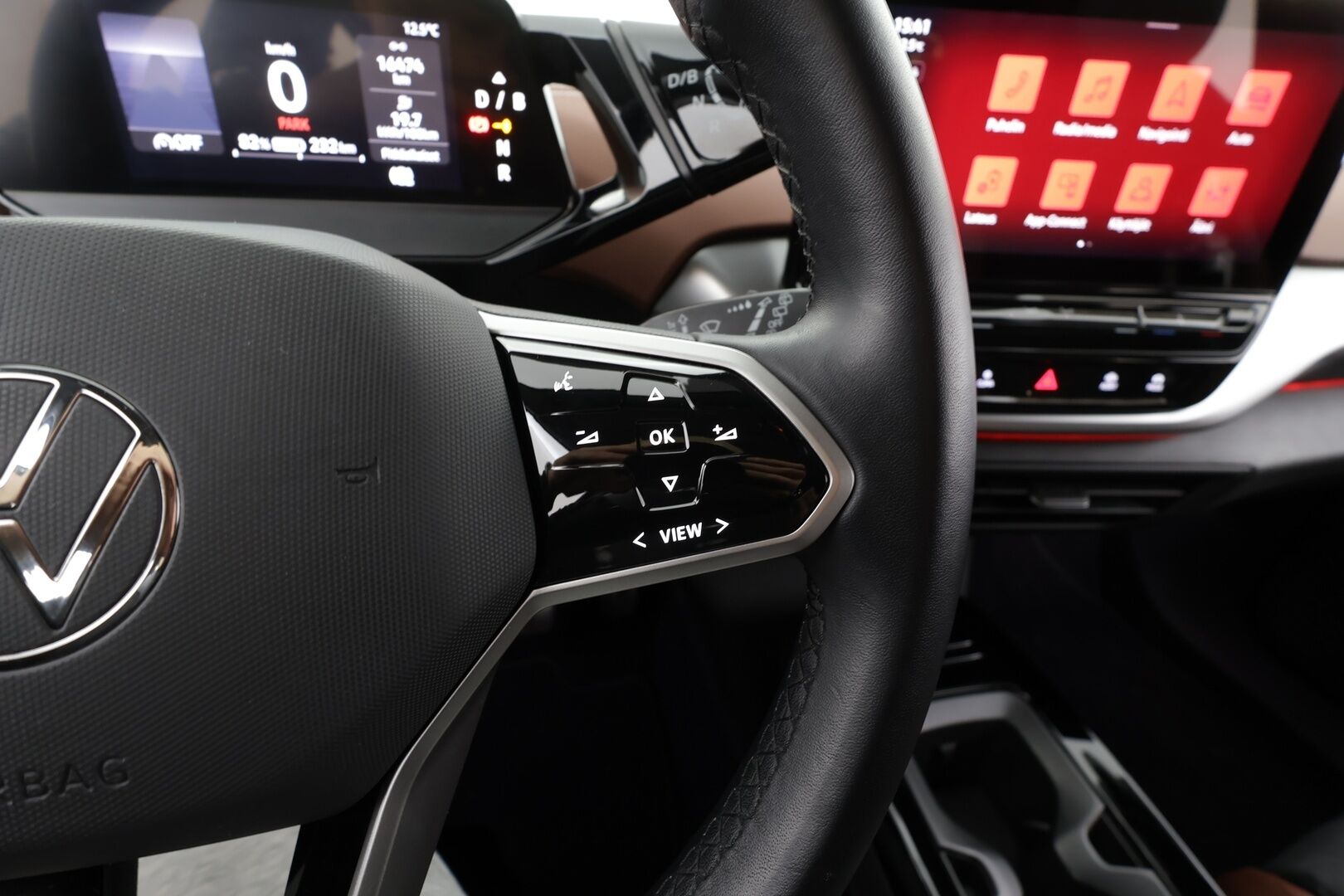 VOLKSWAGEN ID.4 2022 Pro Performance 150 kW *ILP / Koukku / ACC / Matrix-LED / P.kamera / Hierovat Sportpenkit Muistilla* - Akku kuntotarkastettu SoH 98%! / Merkkihuollot