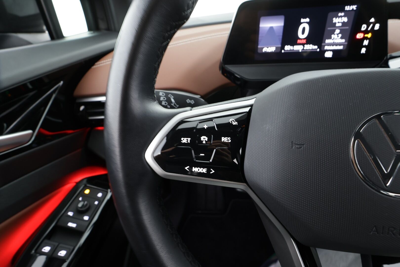 VOLKSWAGEN ID.4 2022 Pro Performance 150 kW *ILP / Koukku / ACC / Matrix-LED / P.kamera / Hierovat Sportpenkit Muistilla* - Akku kuntotarkastettu SoH 98%! / Merkkihuollot