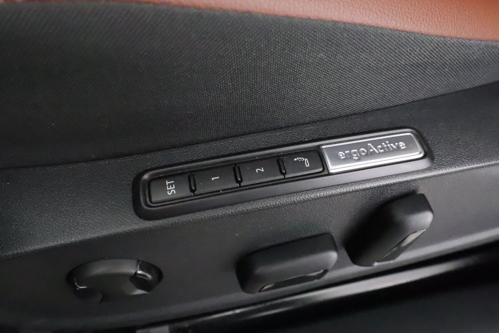 VOLKSWAGEN ID.4 2022 Pro Performance 150 kW * ILP / Koukku / ACC / Matrix-LED / P.kamera / Hierovat Sportpenkit Muistilla * - Merkkihuollot - HULLUT BLACKWEEK JATKOT - KORKOTARJOUS 2,49%