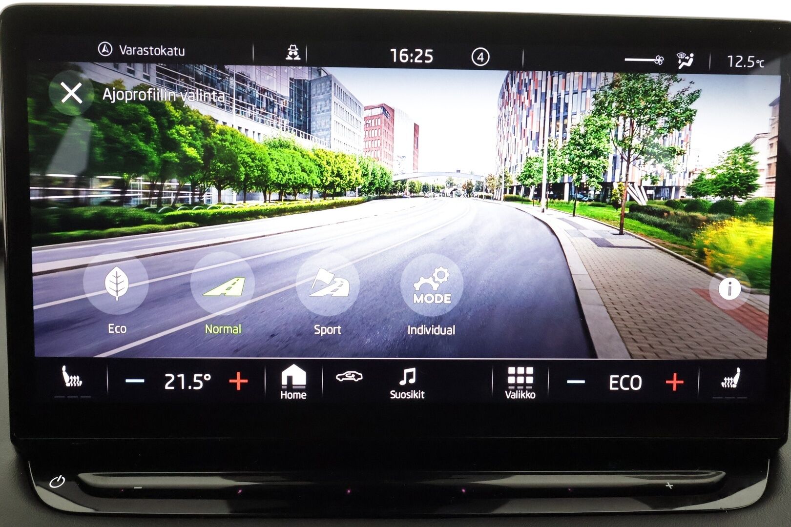 SKODA ENYAQ 2022 80 SportLine iV * ACC / ILP / Matrix-LED / Kamera / Muistipenkki / Navi / Kaistavahti / Keyless * - SoH 94.4% / Kahdet OEM vanteet / Merkkihuollot / Myydään juuri huollettuna!