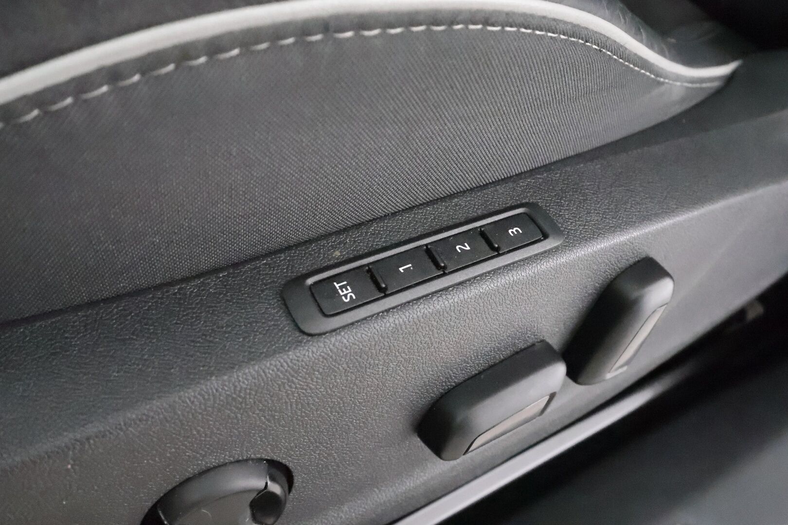 SKODA ENYAQ 2022 80 SportLine iV * ACC / ILP / Matrix-LED / Kamera / Muistipenkki / Navi / Kaistavahti / Keyless * - SoH 94.4% / Kahdet OEM vanteet / Merkkihuollot / Myydään juuri huollettuna!