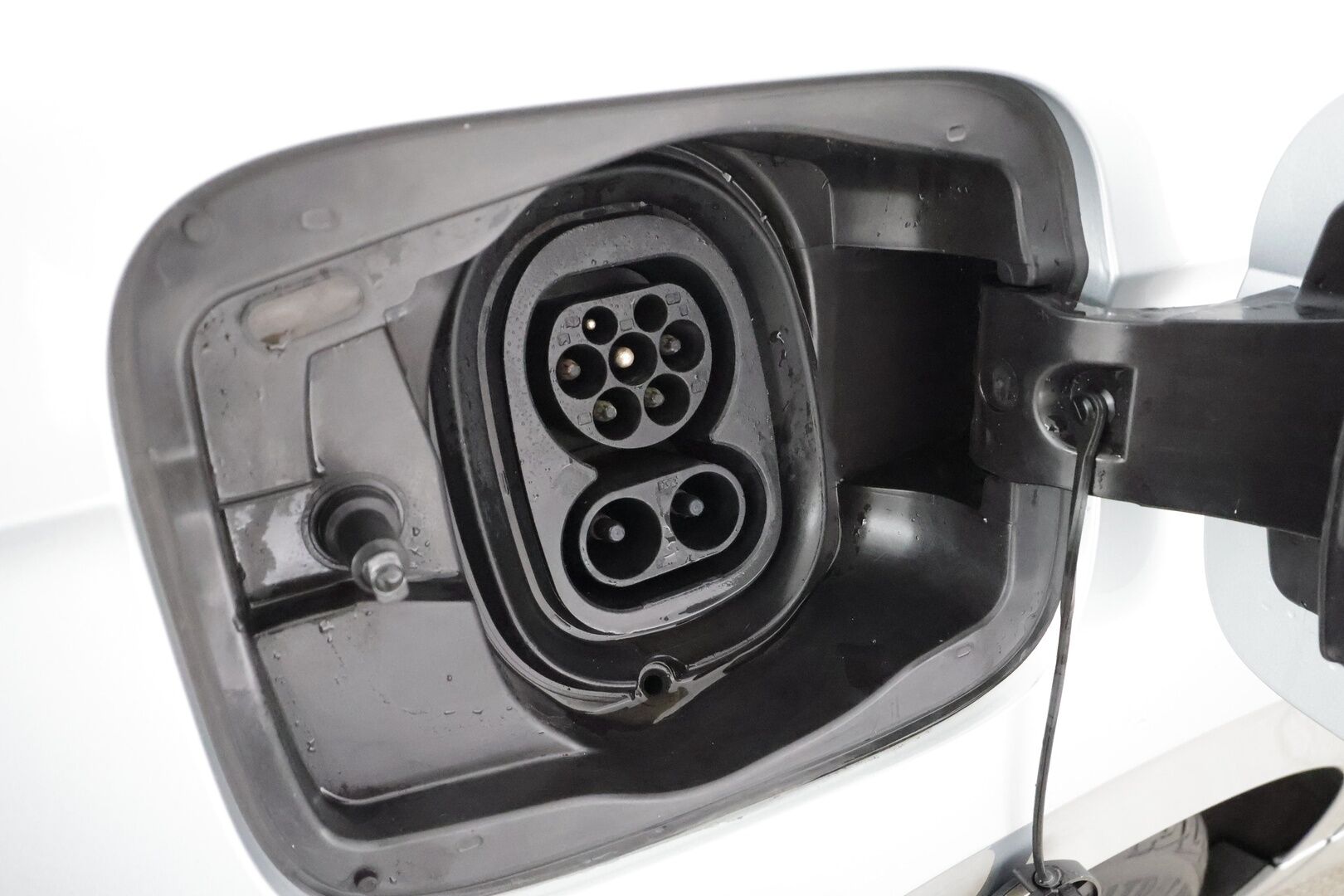 SKODA ENYAQ 2022 80 SportLine iV * ACC / ILP / Matrix-LED / Kamera / Muistipenkki / Navi / Kaistavahti / Keyless * - SoH 94.4% / Kahdet OEM vanteet / Merkkihuollot / Myydään juuri huollettuna!