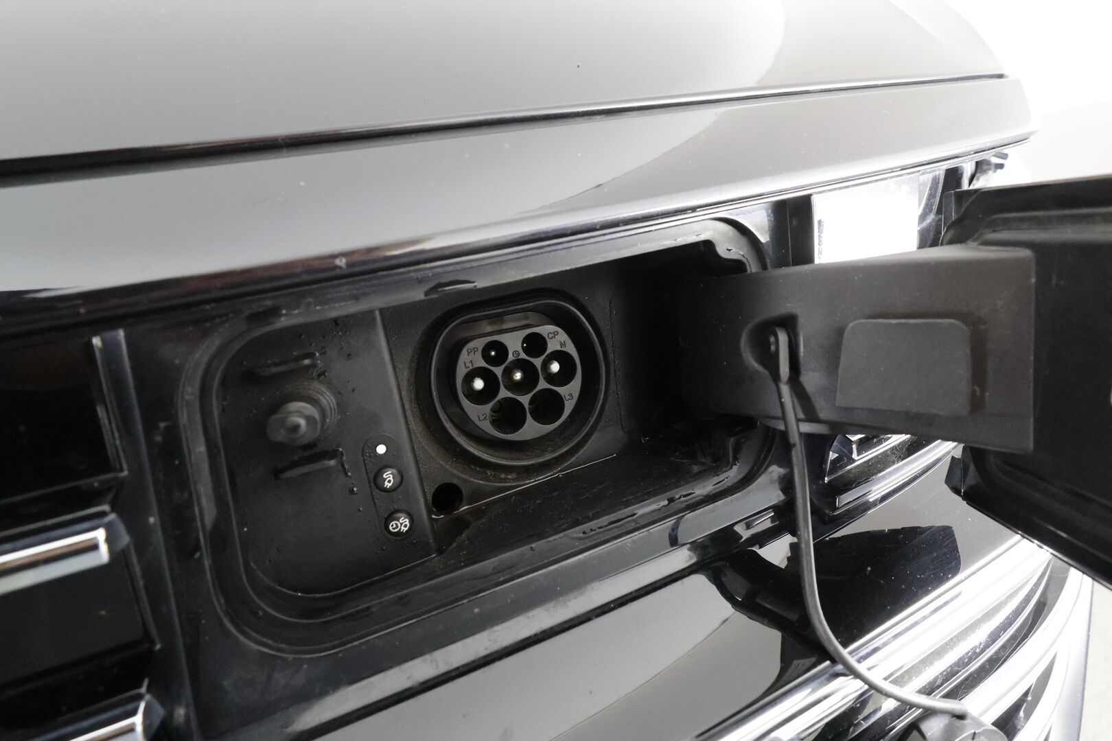 VOLKSWAGEN ARTEON 2022 Shooting Brake R-Line eHybrid 160 kW DSG *Webasto / ACC / P.kamera / LED / Navi / Koukku / KeylessGo* - Akku kuntotarkastettu / Kahdet renkaat aluvanteilla