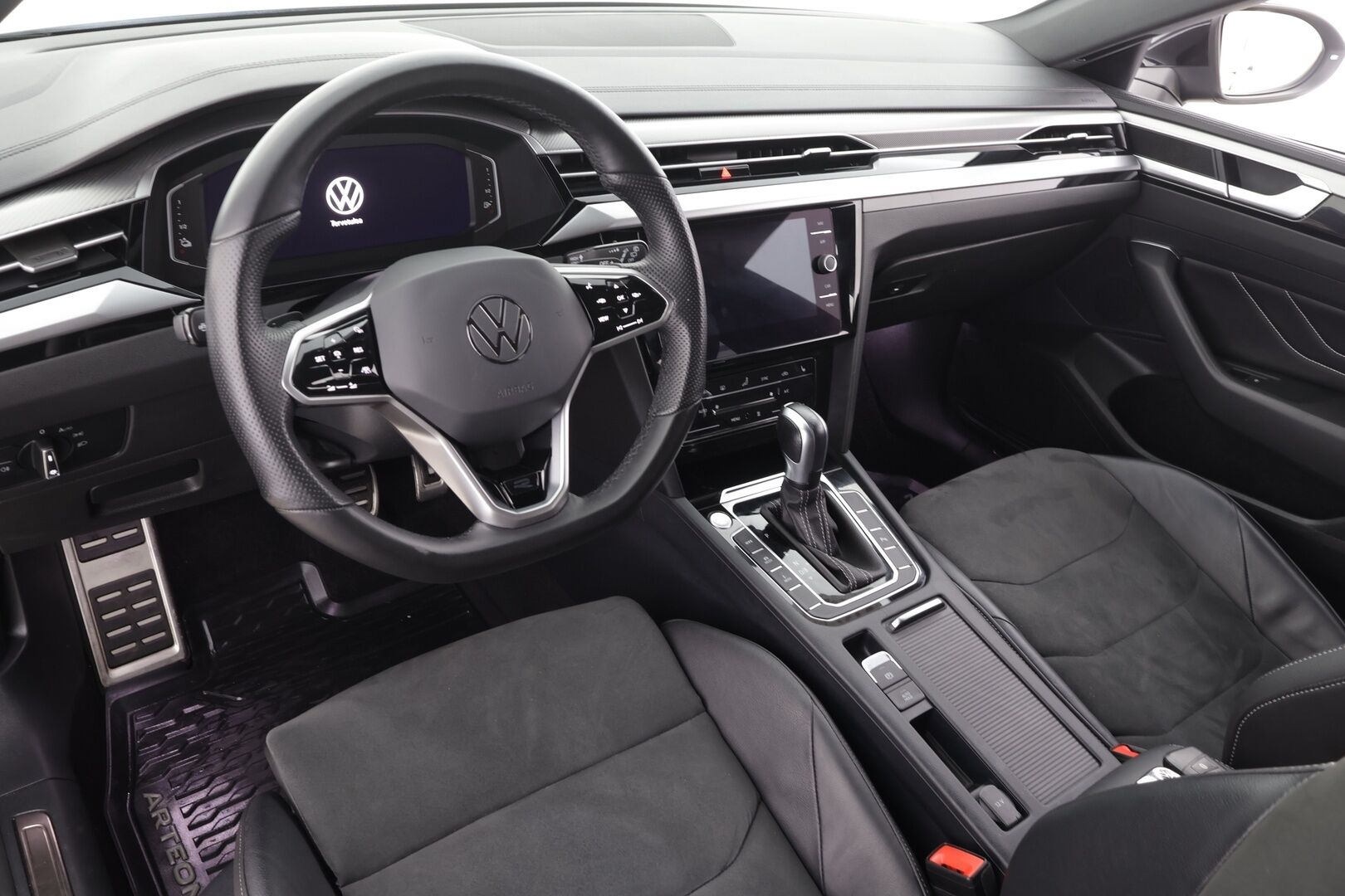 VOLKSWAGEN ARTEON 2022 Shooting Brake R-Line eHybrid 160 kW DSG *Webasto / ACC / P.kamera / LED / Navi / Koukku / KeylessGo* - Akku kuntotarkastettu / Kahdet renkaat aluvanteilla