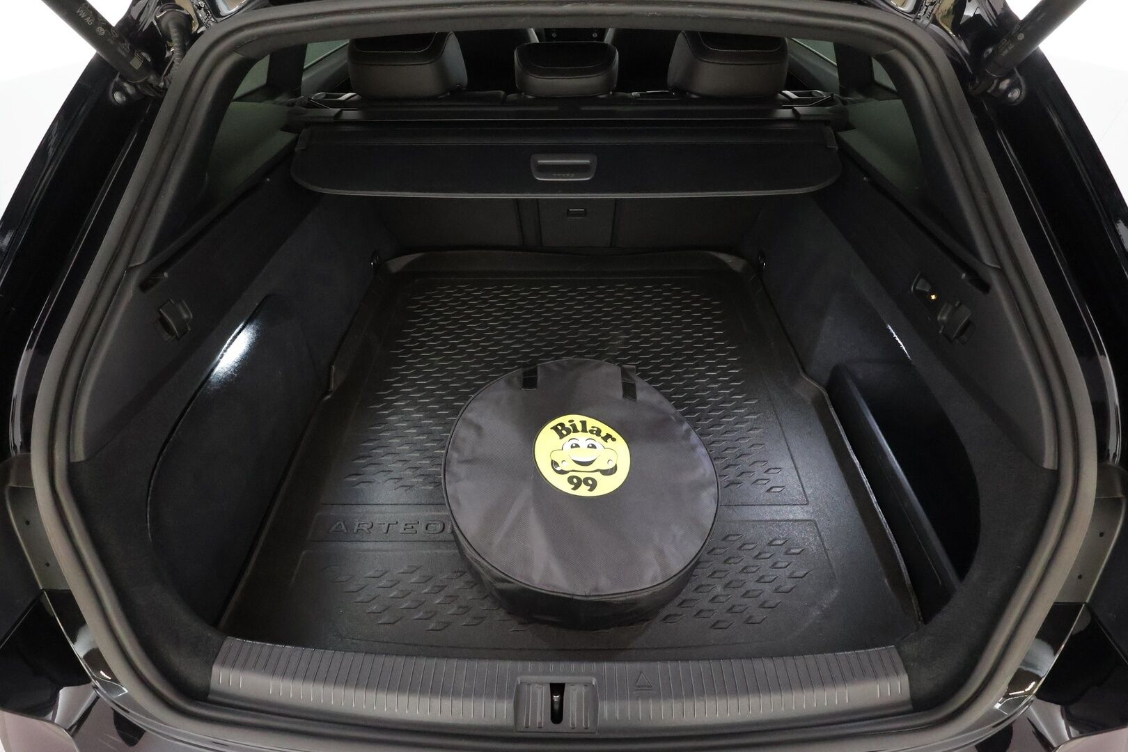 VOLKSWAGEN ARTEON 2022 Shooting Brake R-Line eHybrid 160 kW DSG *Webasto / ACC / P.kamera / LED / Navi / Koukku / KeylessGo* - Akku kuntotarkastettu / Kahdet renkaat aluvanteilla