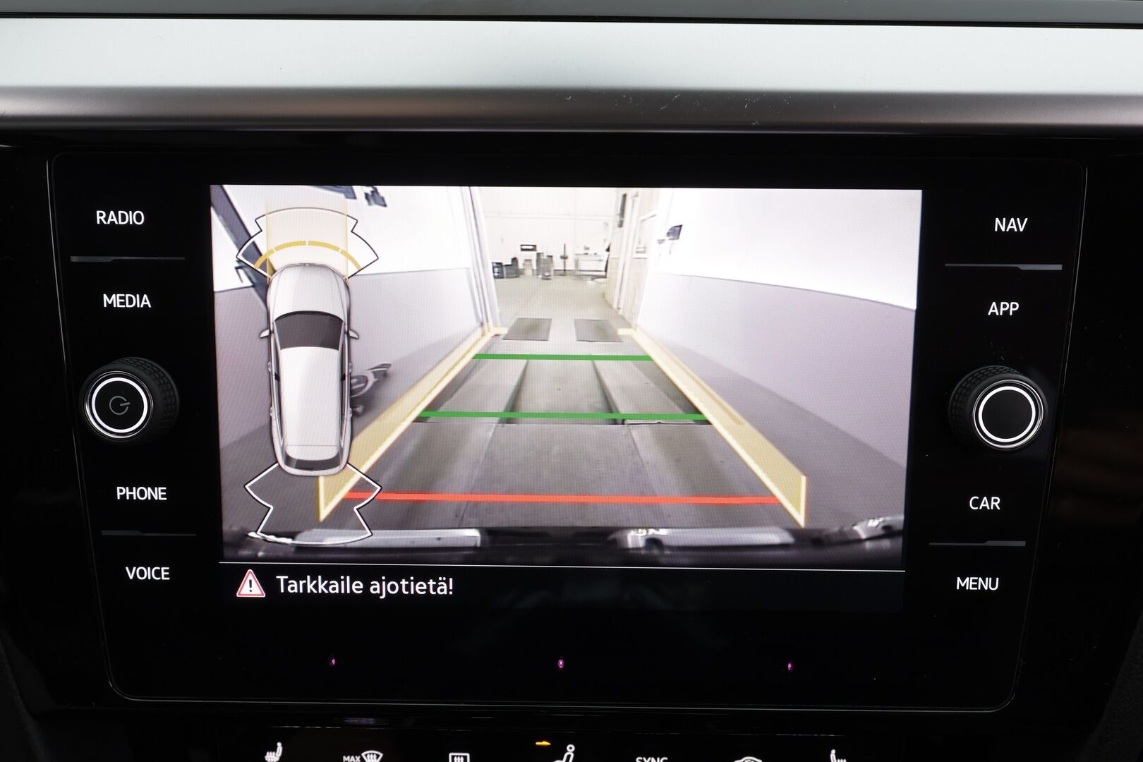 VOLKSWAGEN ARTEON 2022 Shooting Brake R-Line eHybrid 160 kW DSG *ACC / P.kamera / LED / Navi / Koukku / KeylessGo* - Webasto / Akku kuntotarkastettu / Kahdet renkaat aluvanteilla - HULLUT AVAJAISHULINAT KORKOTARJOUS 3,29 %