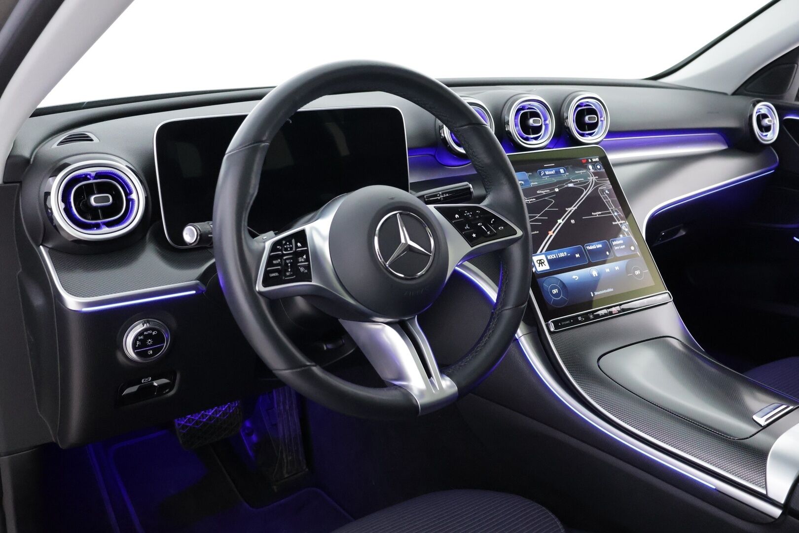 MERCEDES-BENZ C 2022 300d T Avantgarde - Webasto | Distronic+ | Panorama | Peruutuskamera | Vetokoukku | LED High Performance | Comand Navi | Näyttävä!