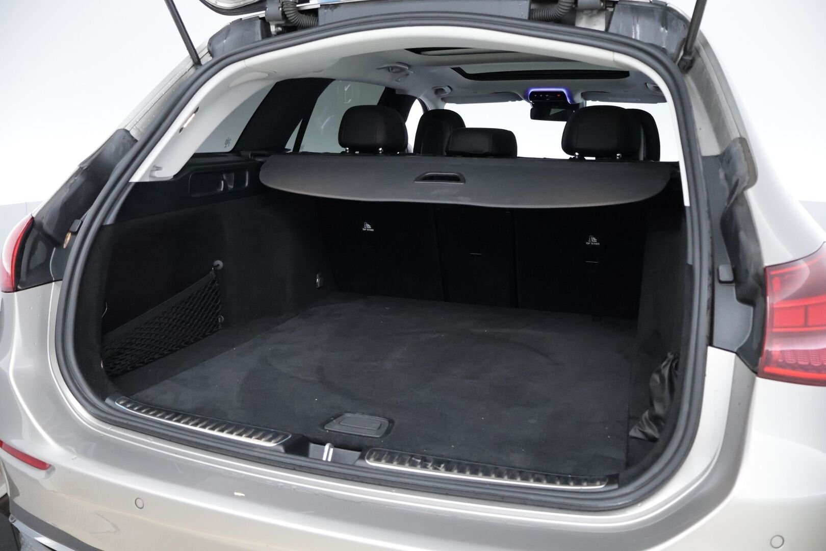 MERCEDES-BENZ C 2022 300d T Avantgarde - Webasto | Distronic+ | Panorama | Peruutuskamera | Vetokoukku | LED High Performance | Comand Navi | Näyttävä!