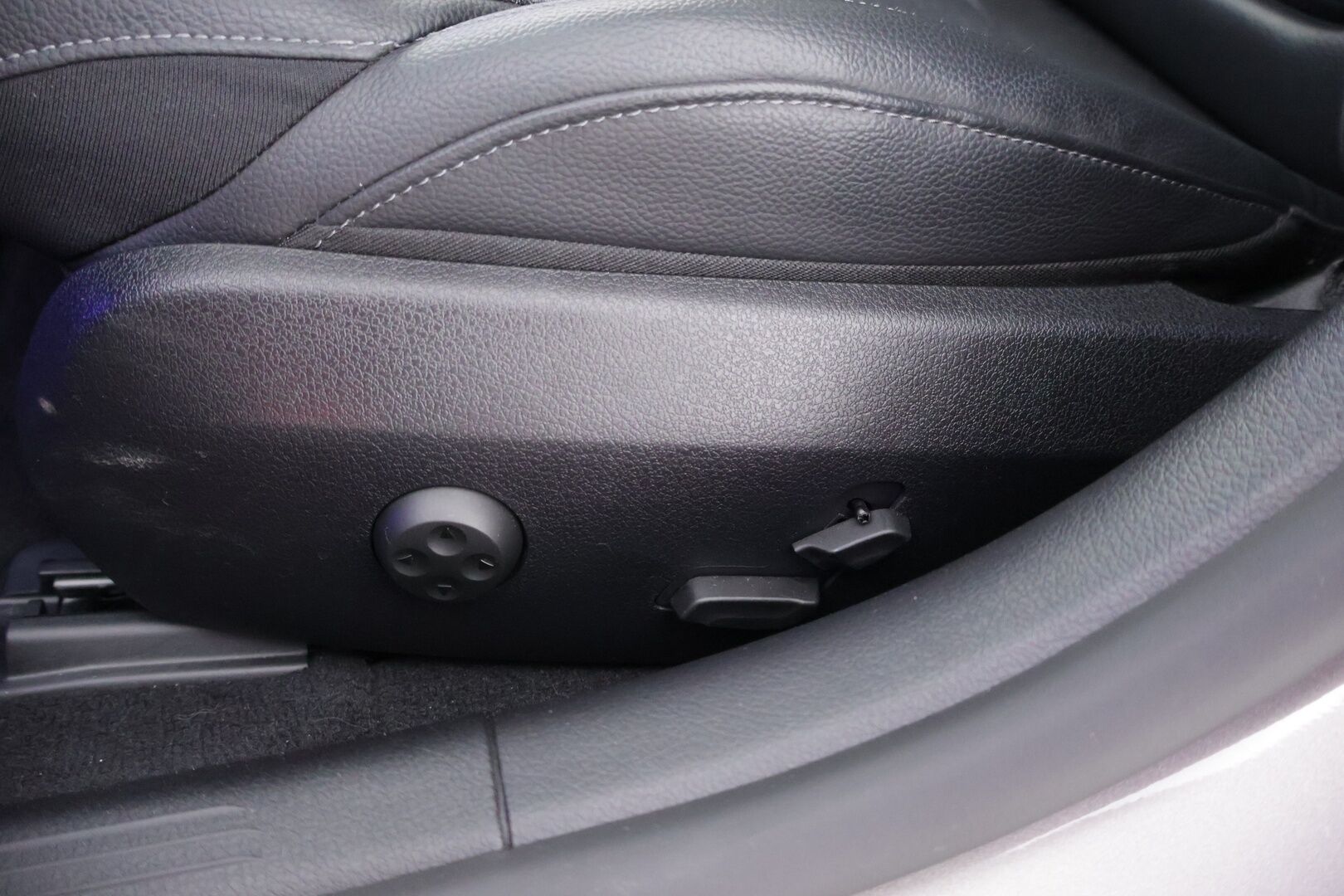 MERCEDES-BENZ C 2022 300d T Avantgarde - Webasto | Distronic+ | Panorama | Peruutuskamera | Vetokoukku | LED High Performance | Comand Navi | Näyttävä!