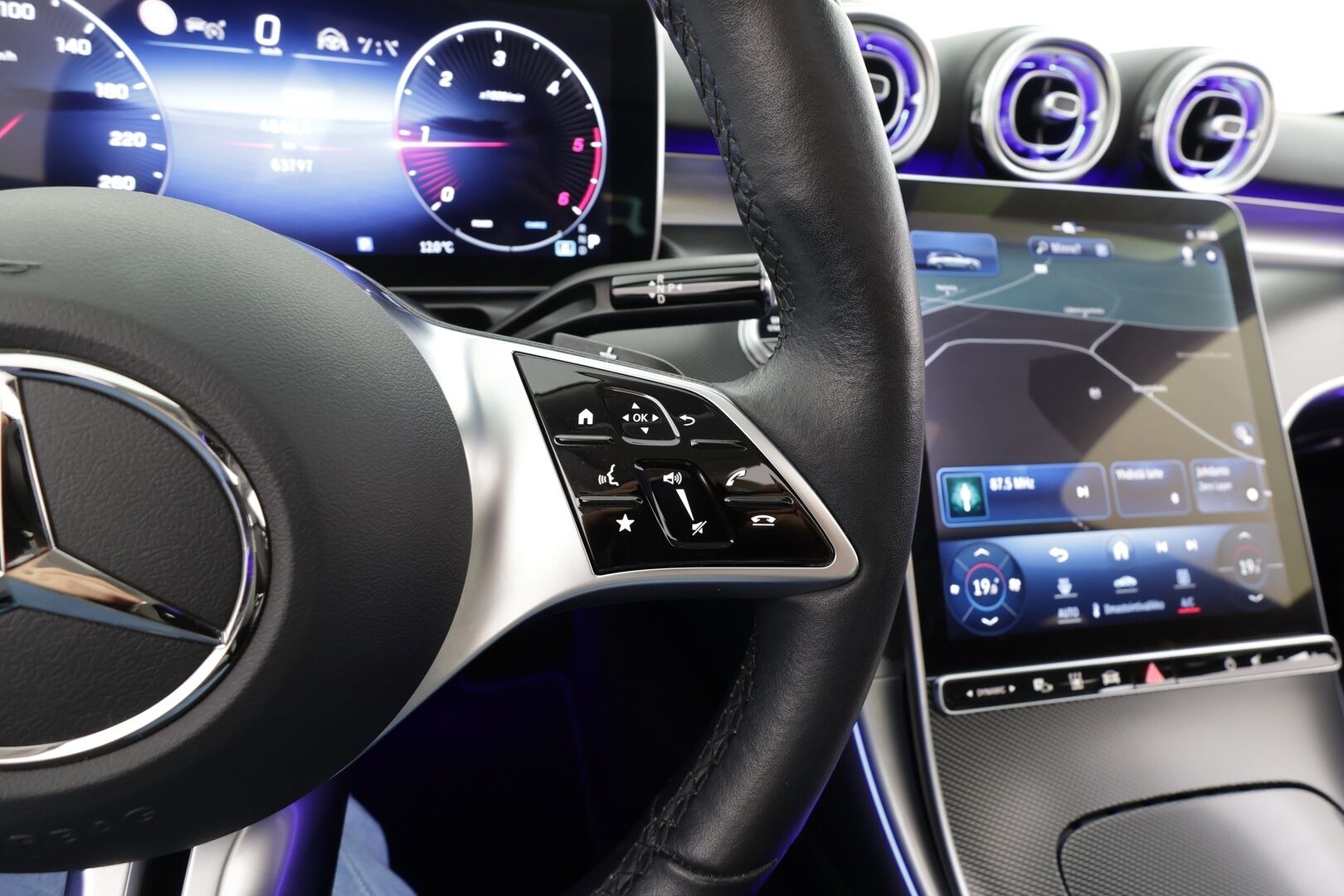 MERCEDES-BENZ C 2022 300d T Avantgarde * Panorama / Webasto / Distronic / LED-High Performance / P.kamera / Koukku / Navi / Kaistavahti * - Kahdet renkaat - HULLUT AVAJAISHULINAT KORKOTARJOUS 3,29 %