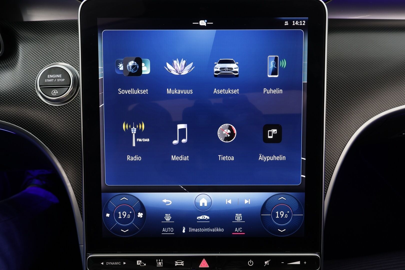 MERCEDES-BENZ C 2022 300d T Avantgarde * Panorama / Webasto / Distronic / LED-High Performance / P.kamera / Koukku / Navi / Kaistavahti * - Kahdet renkaat - HULLUT BLACKWEEK JATKOT - KORKOTARJOUS 2,49%