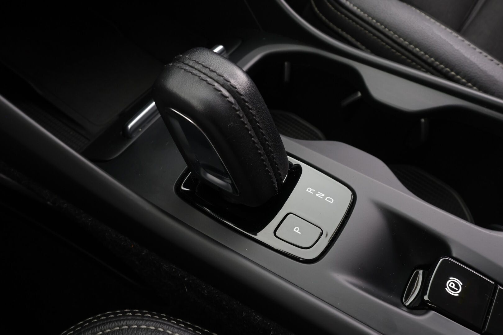 Volvo XC40 2020 D3 Momentum aut - *Webasto | ACC | H&K | LED | Sportpenkki Muistilla | P.tutkat |Navi | Kaistavahti | Keyless | Juuri huollettu | Taloudellinen | Käytännöllinen | Katumaasturi*