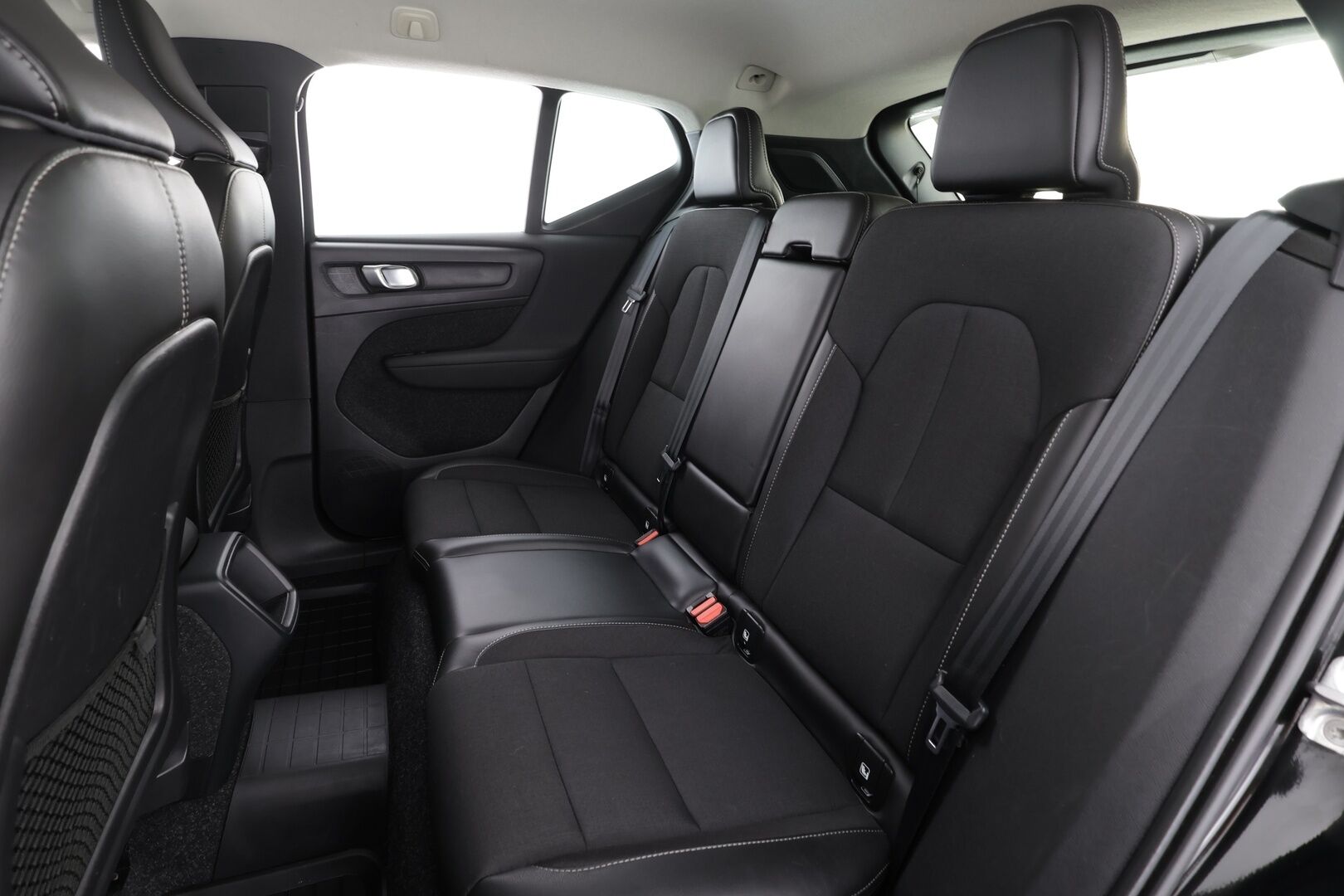 Volvo XC40 2020 D3 Momentum aut * Webasto / ACC / H&K / LED / Sportpenkki Muistilla / P.tutkat / Navi / Kaistavahti / Keyless * - *Juuri huollettu / Taloudellinen / Käytännöllinen / Katumaasturi* - HULLUT AVAJAISHULINAT KORKOTARJOUS 3,29 %