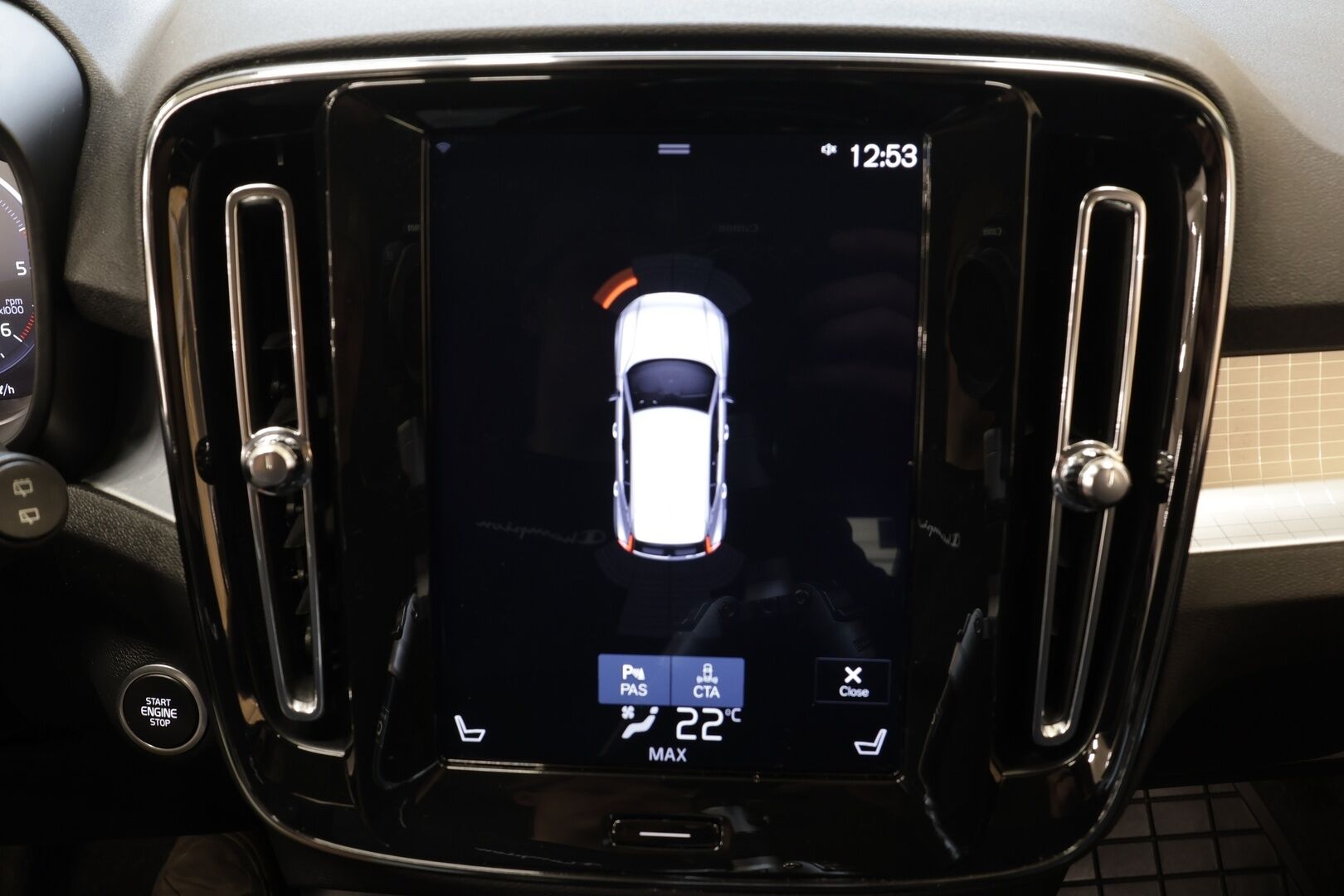 Volvo XC40 2020 D3 AWD Momentum aut * Webasto / ACC / H&K / LED / Sportpenkki Muistilla / P.tutkat / Navi / Kaistavahti / Keyless * - *Taloudellinen / Käytännöllinen / Katumaasturi*