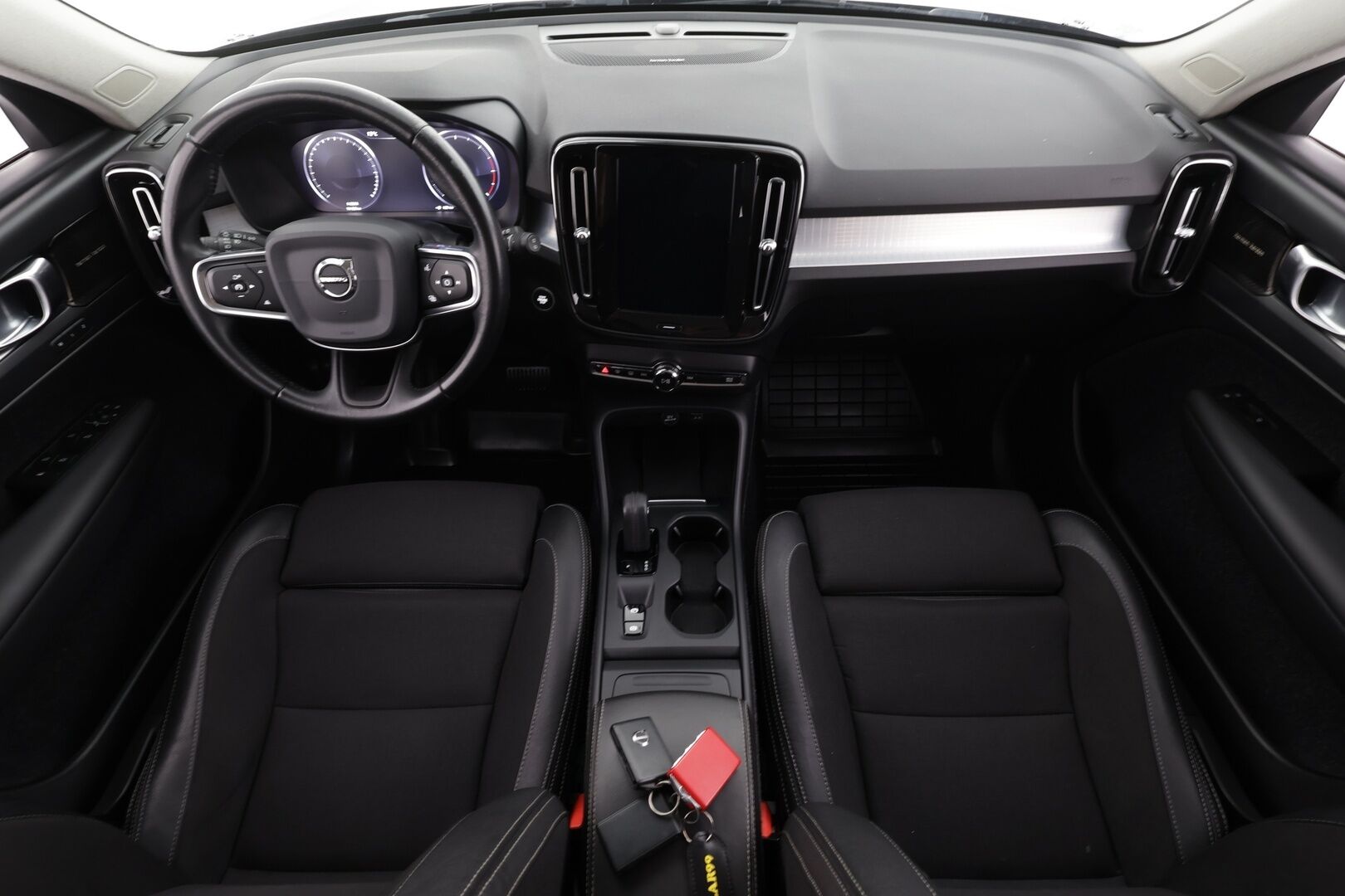 Volvo XC40 2020 D3 AWD Momentum aut * Webasto / ACC / H&K / LED / Sportpenkki Muistilla / P.tutkat / Navi / Kaistavahti / Keyless * - *Taloudellinen / Käytännöllinen / Katumaasturi*