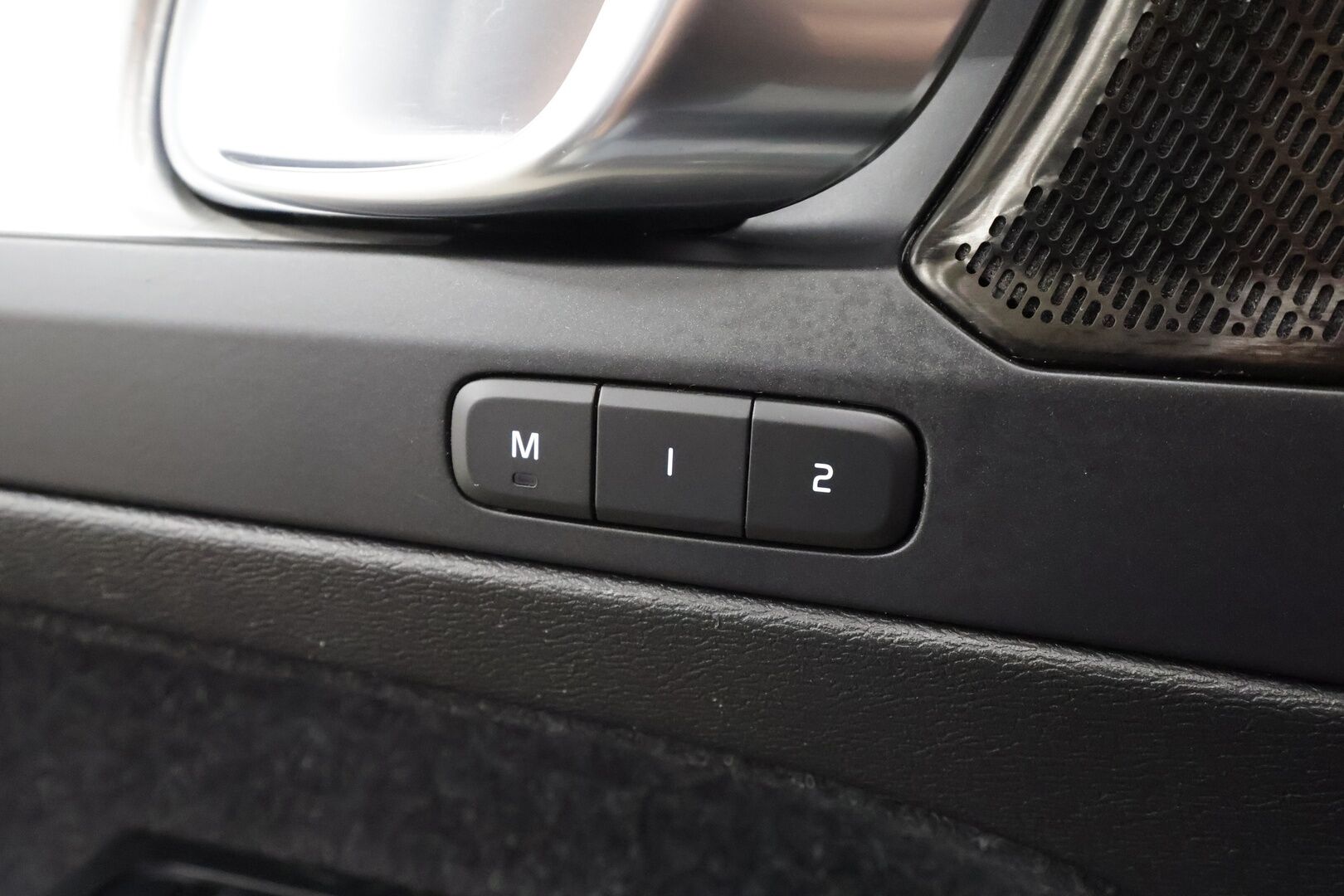 Volvo XC40 2020 D3 AWD Momentum aut * Webasto / ACC / H&K / LED / Sportpenkki Muistilla / P.tutkat / Navi / Kaistavahti / Keyless * - *Taloudellinen / Käytännöllinen / Katumaasturi*