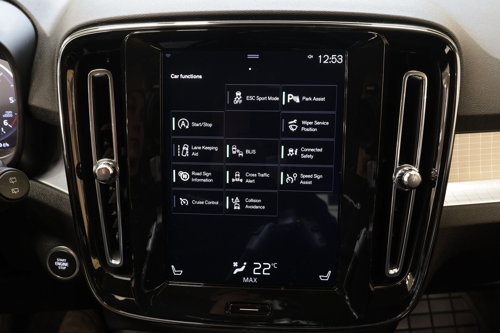 Volvo XC40 2020 D3 Momentum aut * Webasto / ACC / H&K / LED / Sportpenkki Muistilla / P.tutkat / Navi / Kaistavahti / Keyless * - *Juuri huollettu / Taloudellinen / Käytännöllinen / Katumaasturi* - HULLUT AVAJAISHULINAT KORKOTARJOUS 3,29 %