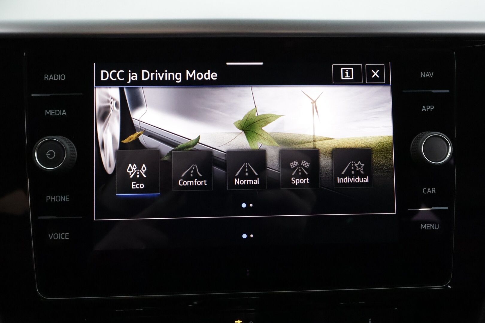 VOLKSWAGEN ARTEON 2022 Shooting Brake R-Line eHybrid 160 kW DSG * ACC / P.kamera / LED / Navi / KeylessGo / Webasto / Koukku * - Kahdet renkaat aluvanteilla - HULLUT BLACKWEEK JATKOT - KORKOTARJOUS 2,49%