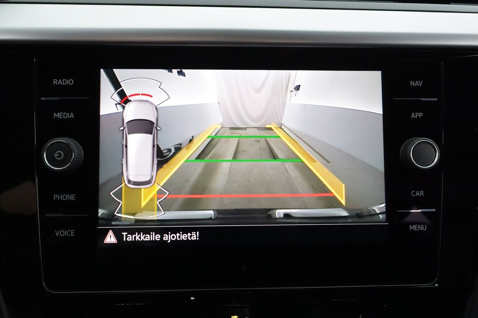 VOLKSWAGEN ARTEON 2022 Shooting Brake R-Line eHybrid 160 kW DSG * ACC / P.kamera / LED / Navi / KeylessGo / Webasto / Koukku * - Kahdet renkaat aluvanteilla - HULLUT BLACKWEEK JATKOT - KORKOTARJOUS 2,49%